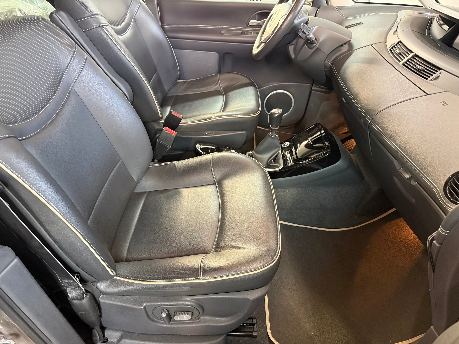 RENAULT Espace 2.0 Turbo Initiale 7 Plätzer-image-9