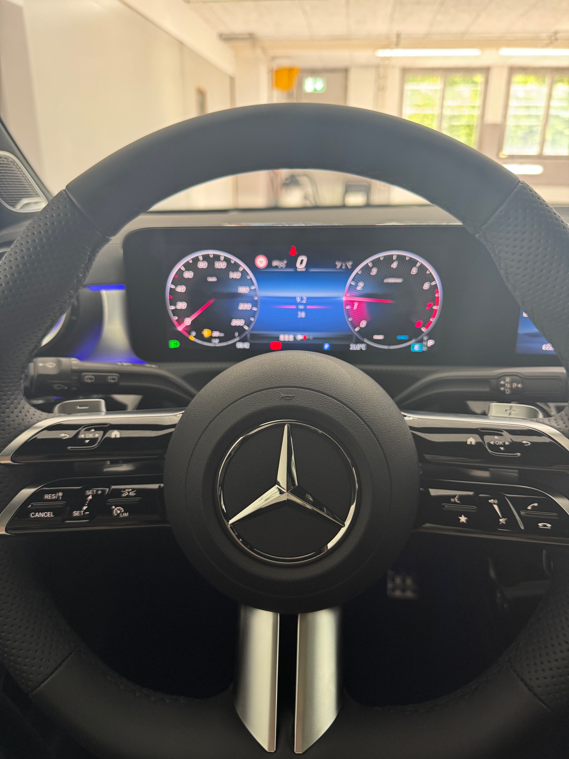 MERCEDES-BENZ A 250 4MATIC Kompaktlimousine-image-9
