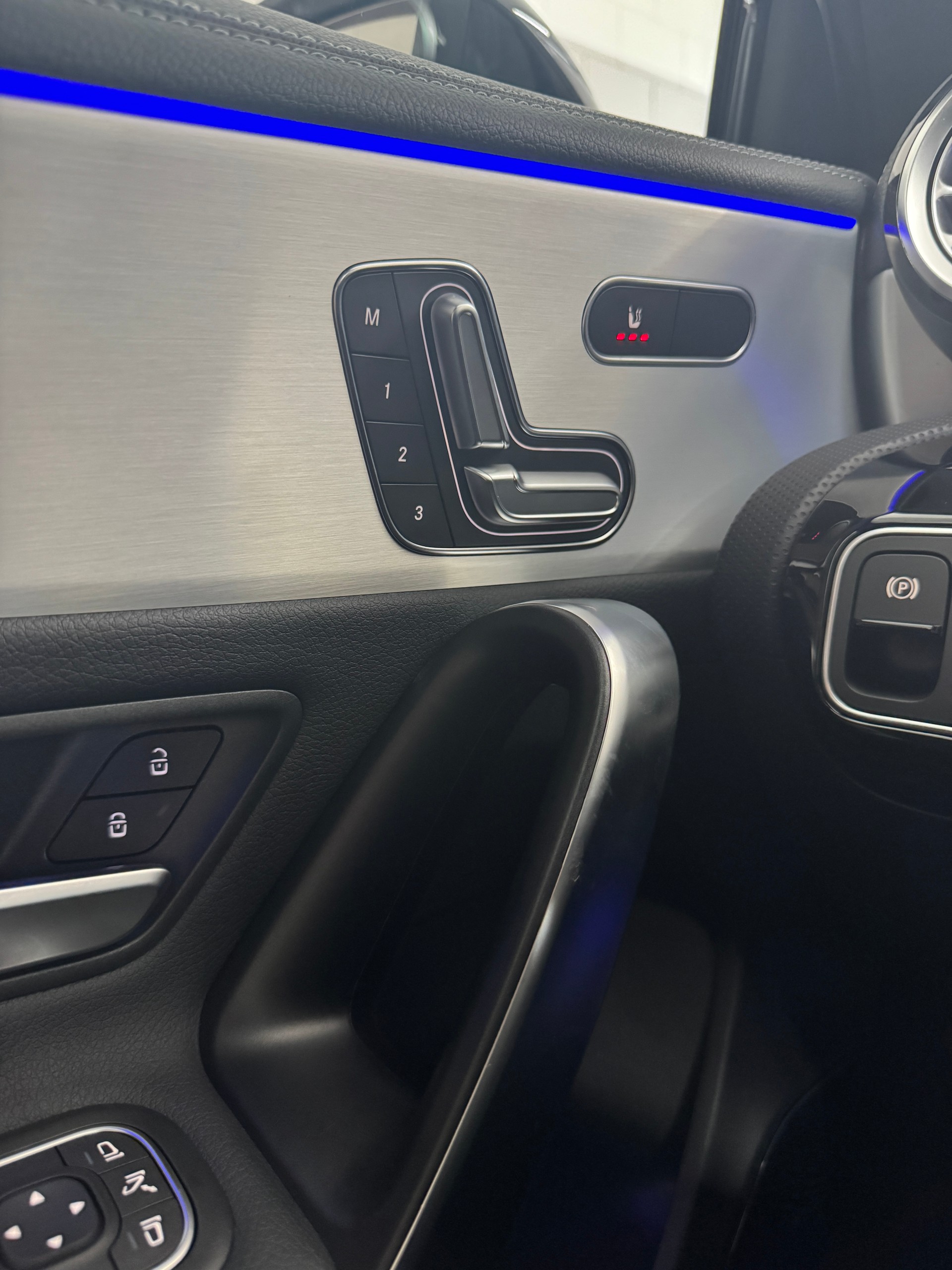 MERCEDES-BENZ A 250 4MATIC Kompaktlimousine-image-7