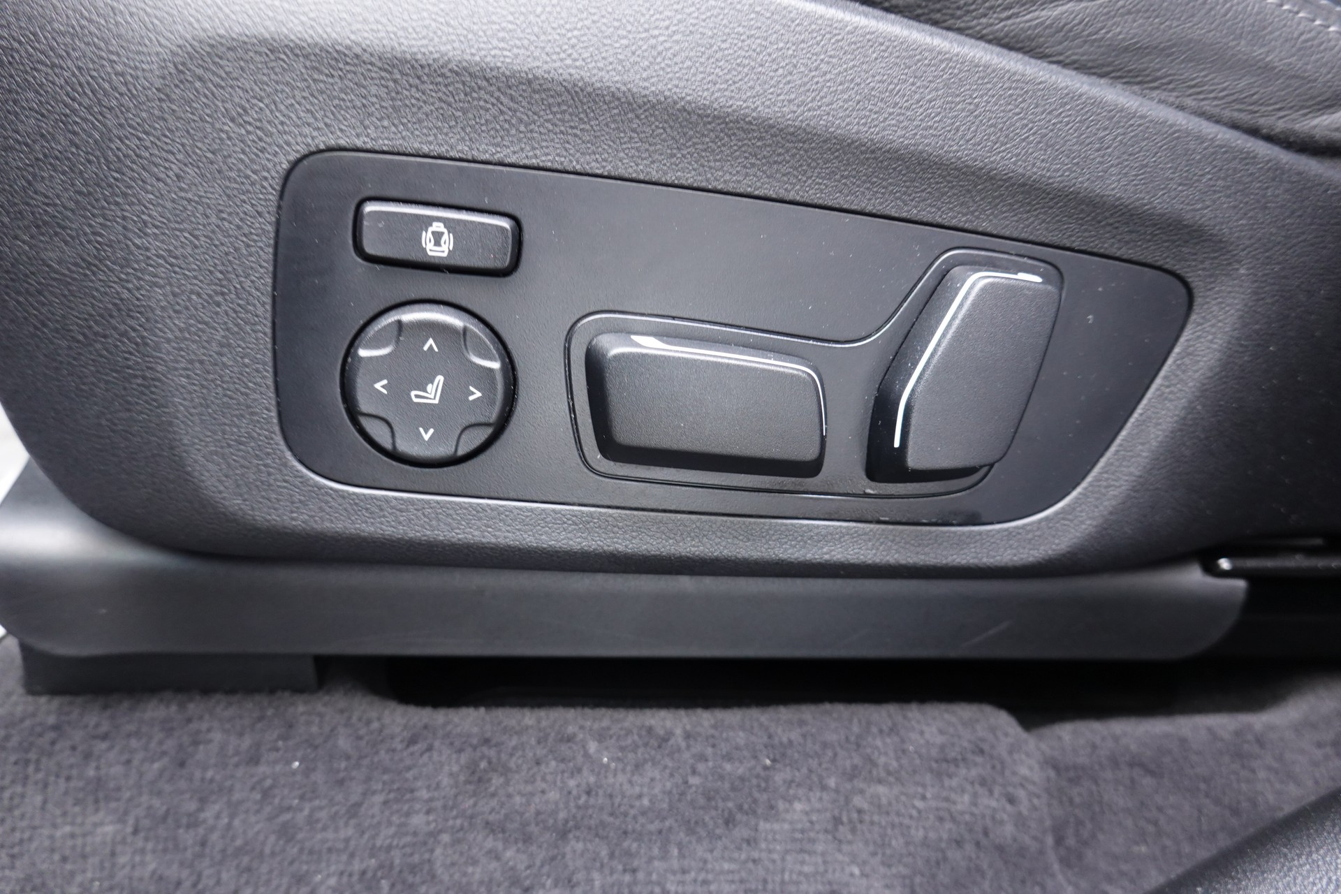 BMW X3 XDRIVE 20i - STEPTRONIC - 184 PS-image-13