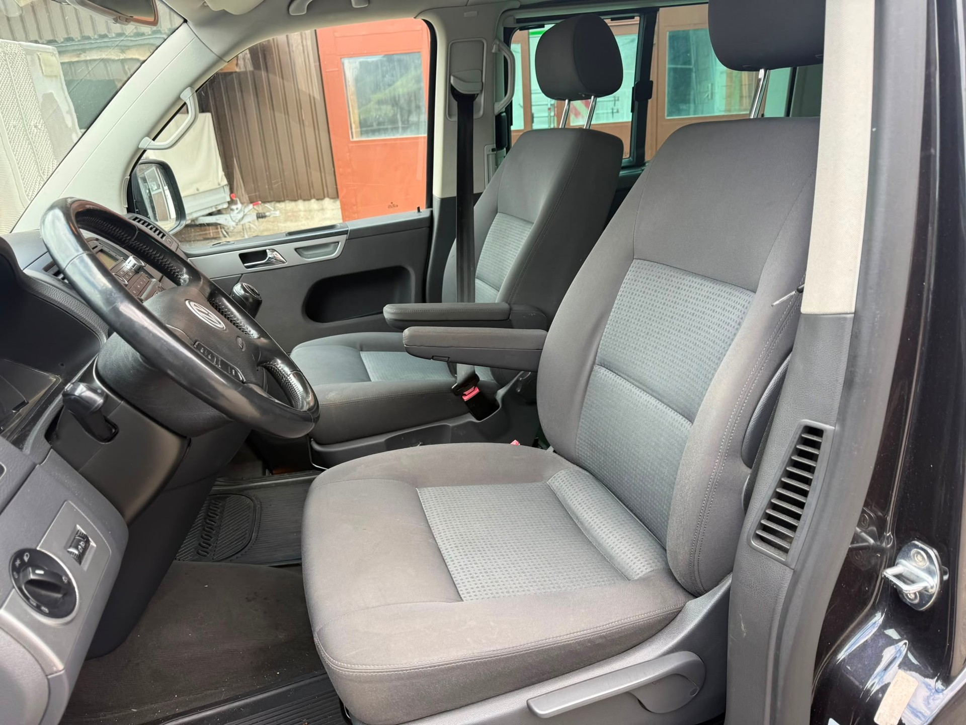 VW T5 Multivan Comfortline 2.5 TDI 4M-image-9