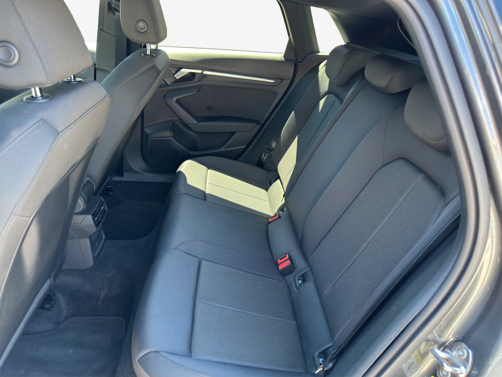 AUDI A3 Sportback 35 TFSI S line Attraction S-tronic-image-11