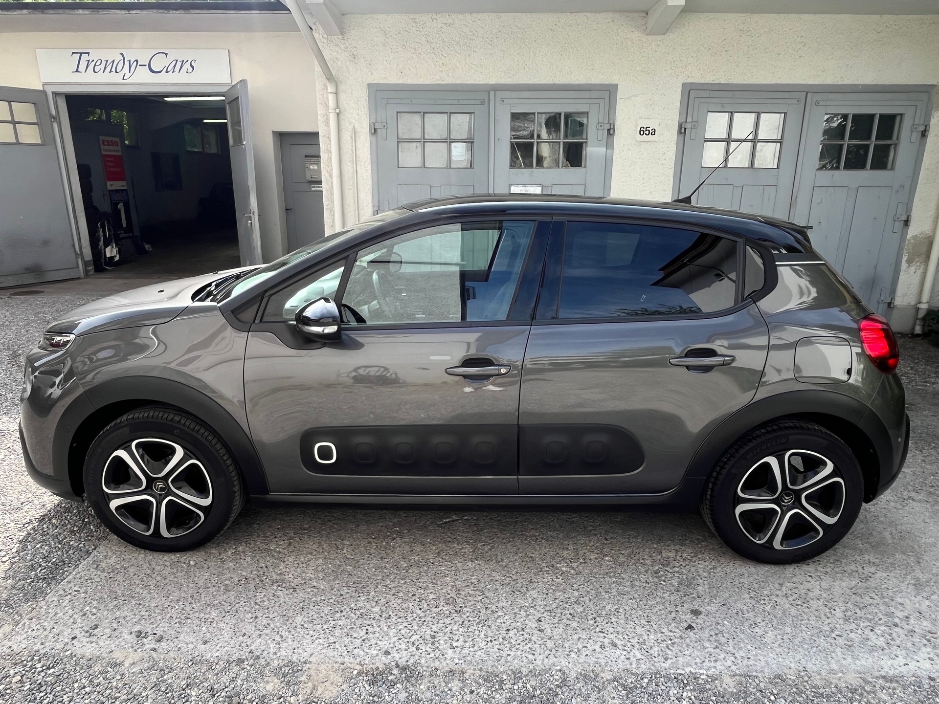 CITROEN C3 1.2i PureTech Shine-image-1