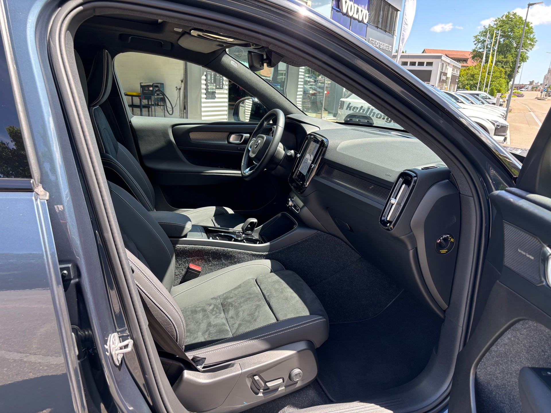 VOLVO EX40 Twin Black Edition AWD-image-6