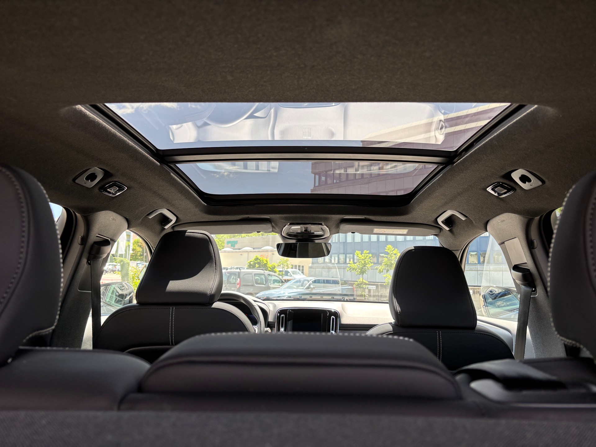 VOLVO EX40 Twin Black Edition AWD-image-10