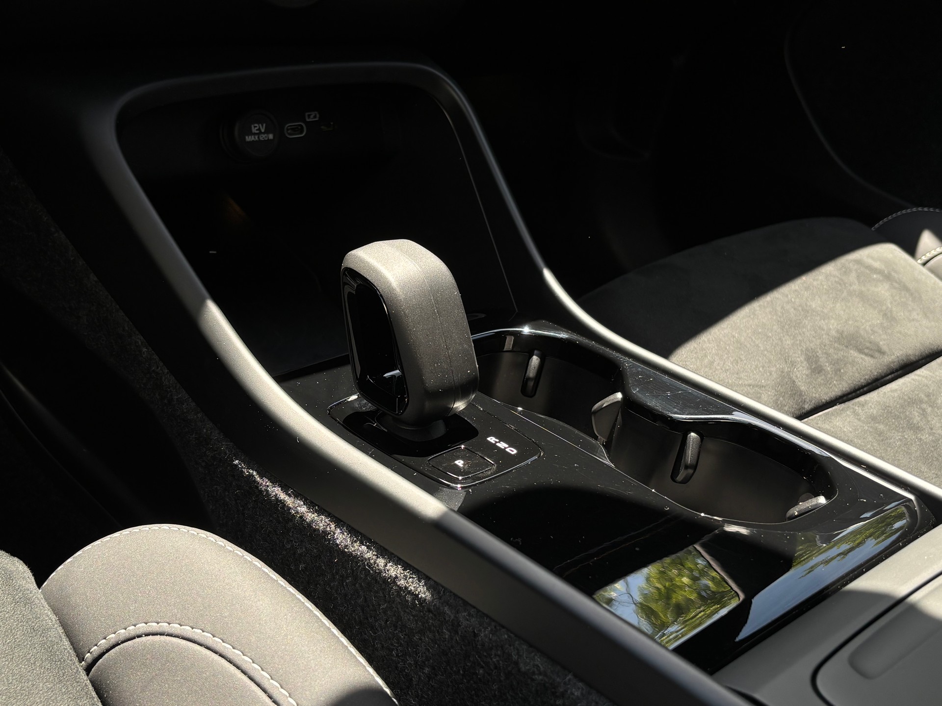 VOLVO EX40 Twin Black Edition AWD-image-16