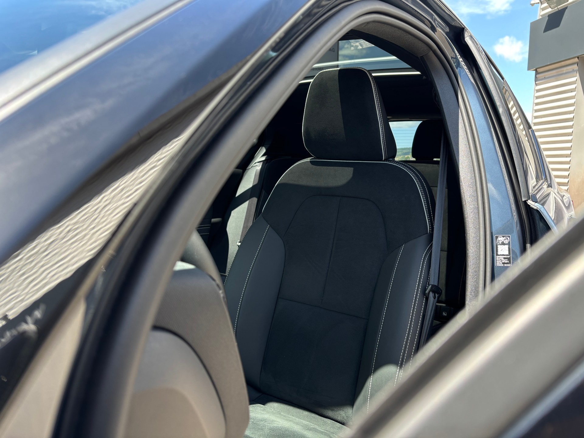 VOLVO EX40 Twin Black Edition AWD-image-3