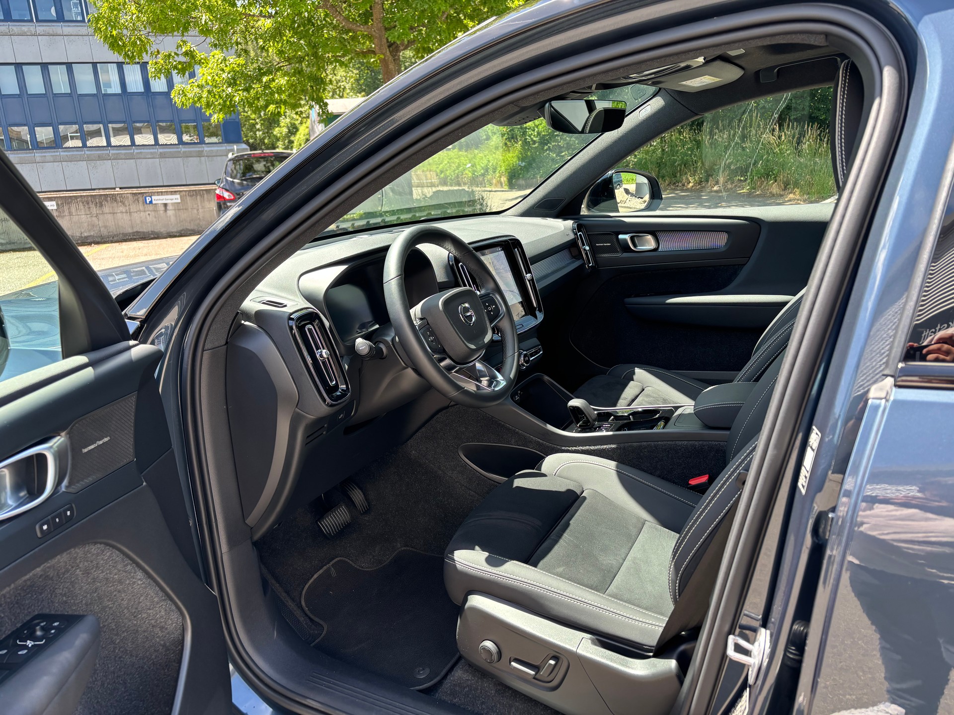 VOLVO EX40 Twin Black Edition AWD-image-2