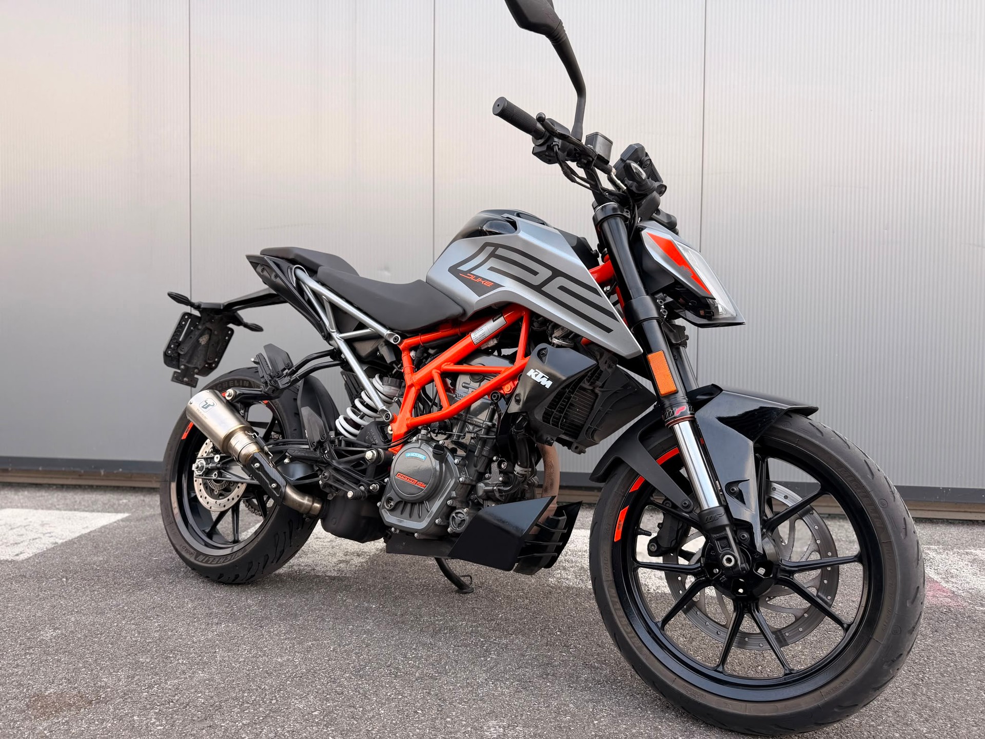 KTM 125 Duke-showroom-element-1