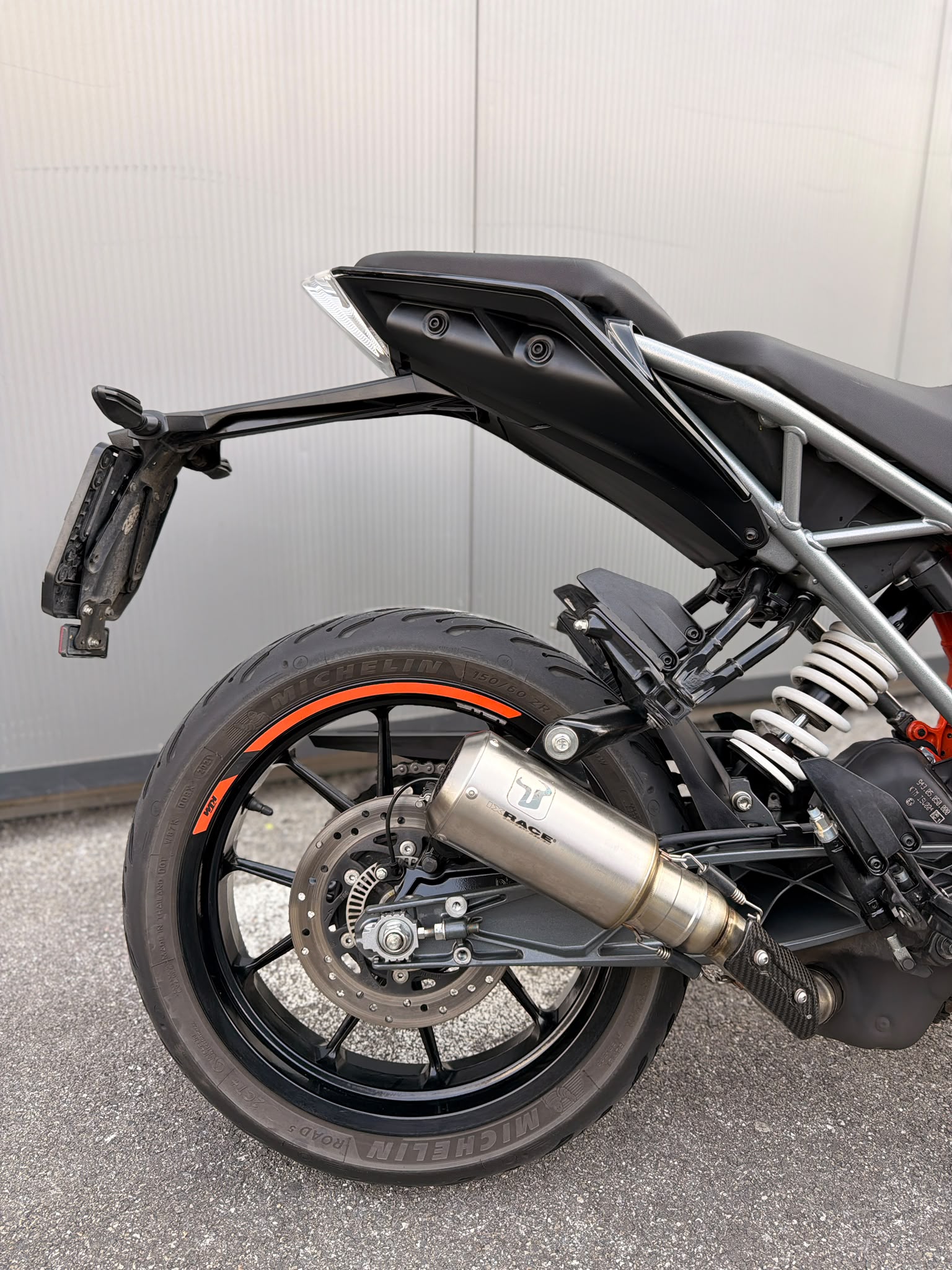 KTM 125 Duke-showroom-element-3