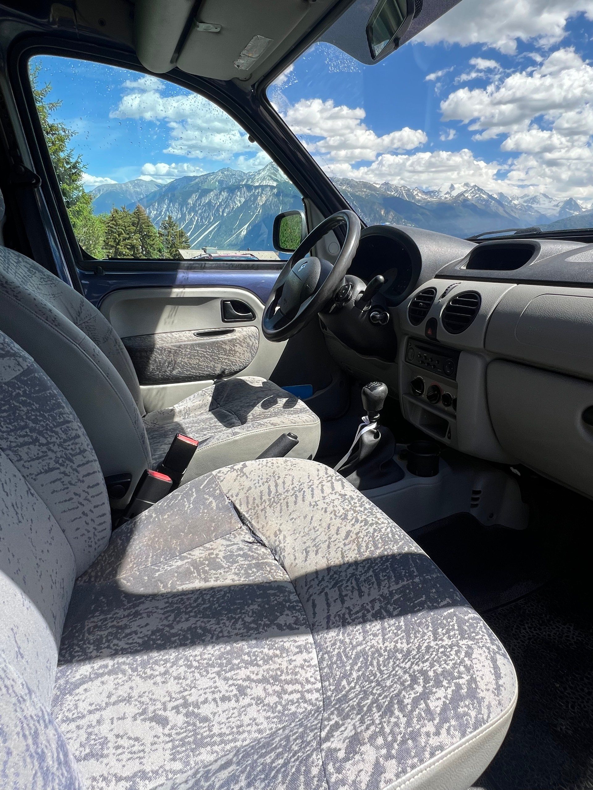 RENAULT 1.9 dCi 85 Privil. Suisse 4x4-image-3
