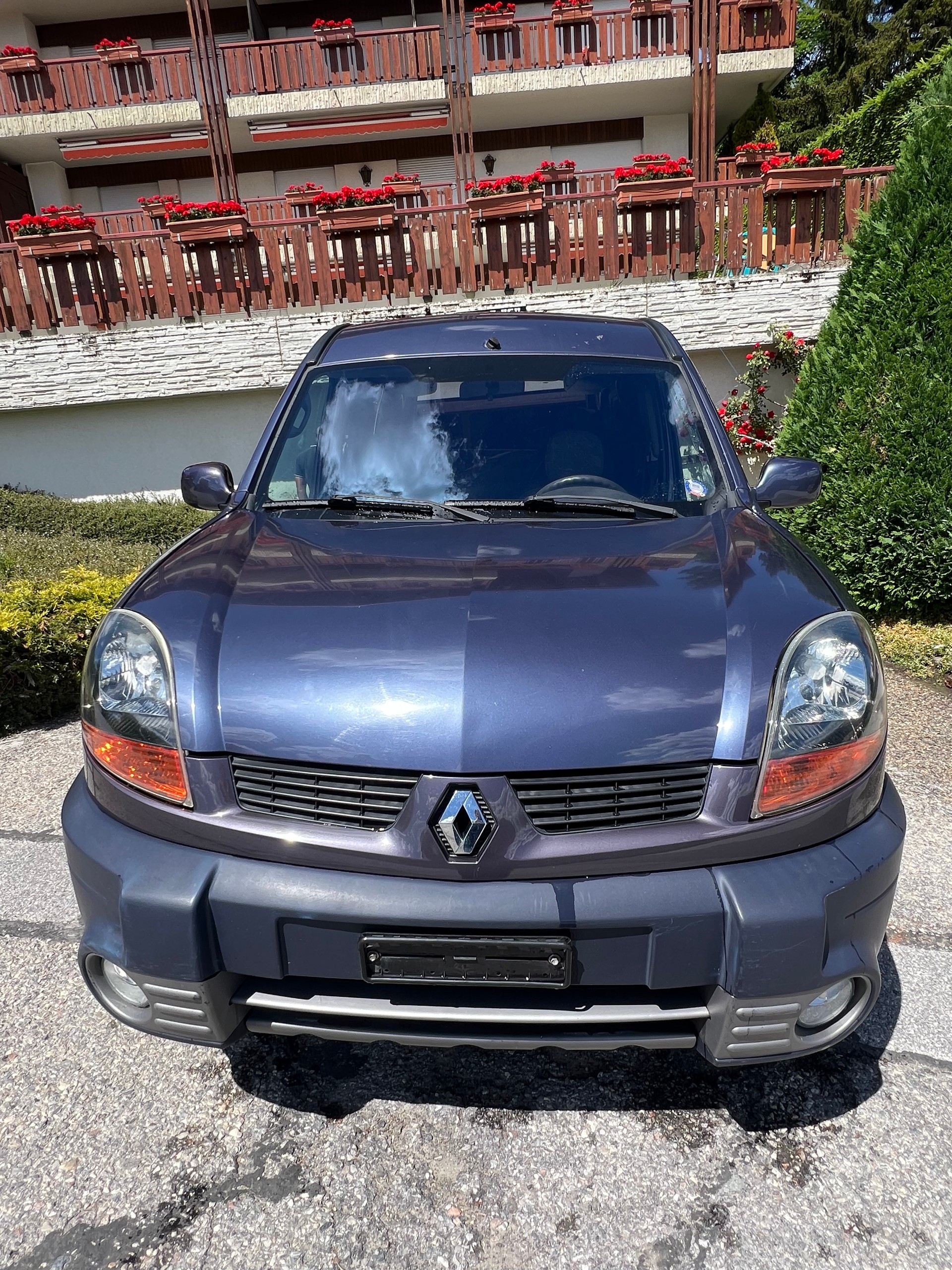 RENAULT 1.9 dCi 85 Privil. Suisse 4x4-image-0