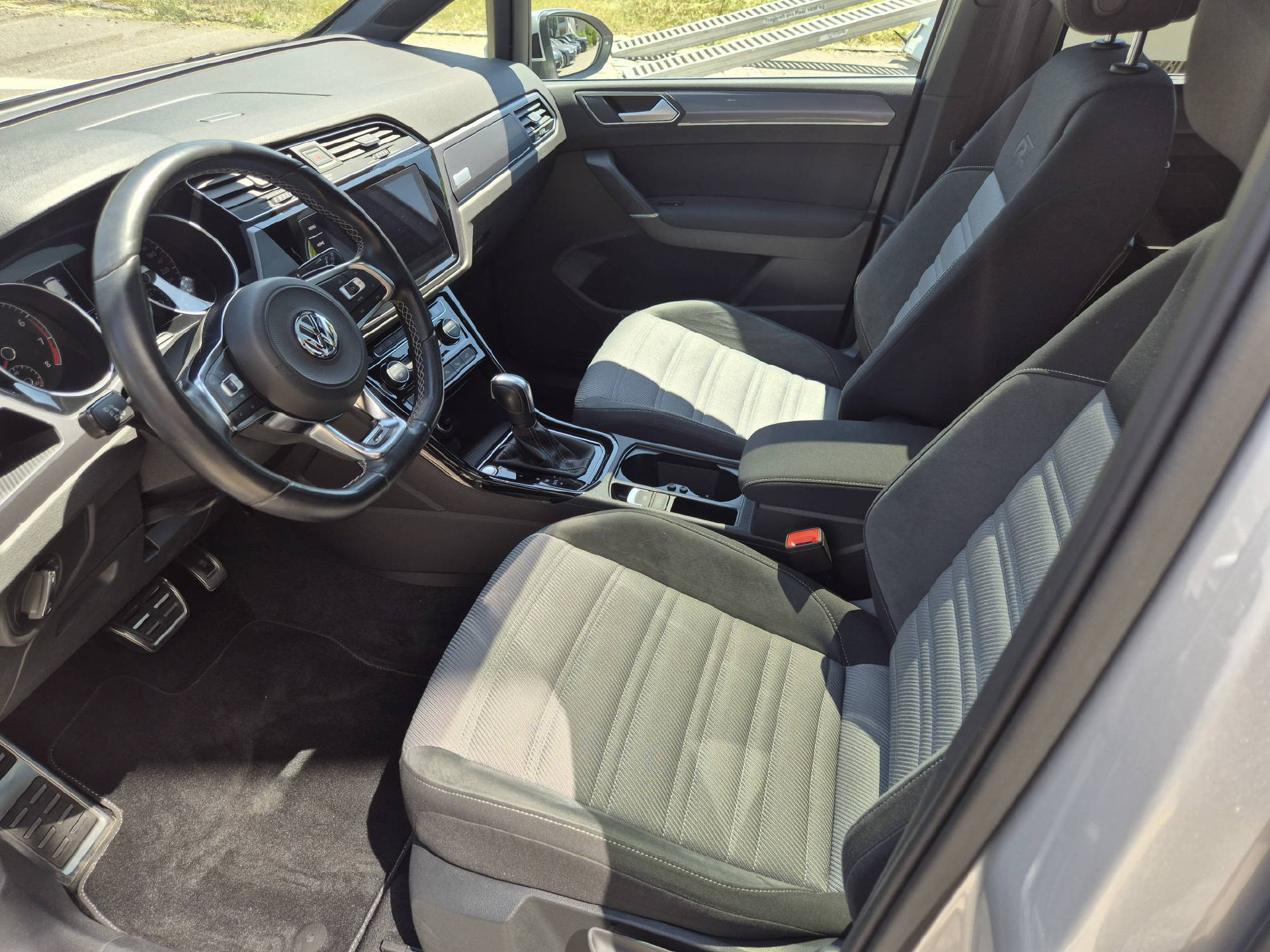 VW Touran 1.5 TSI Highline DSG R-Line 7P-image-9