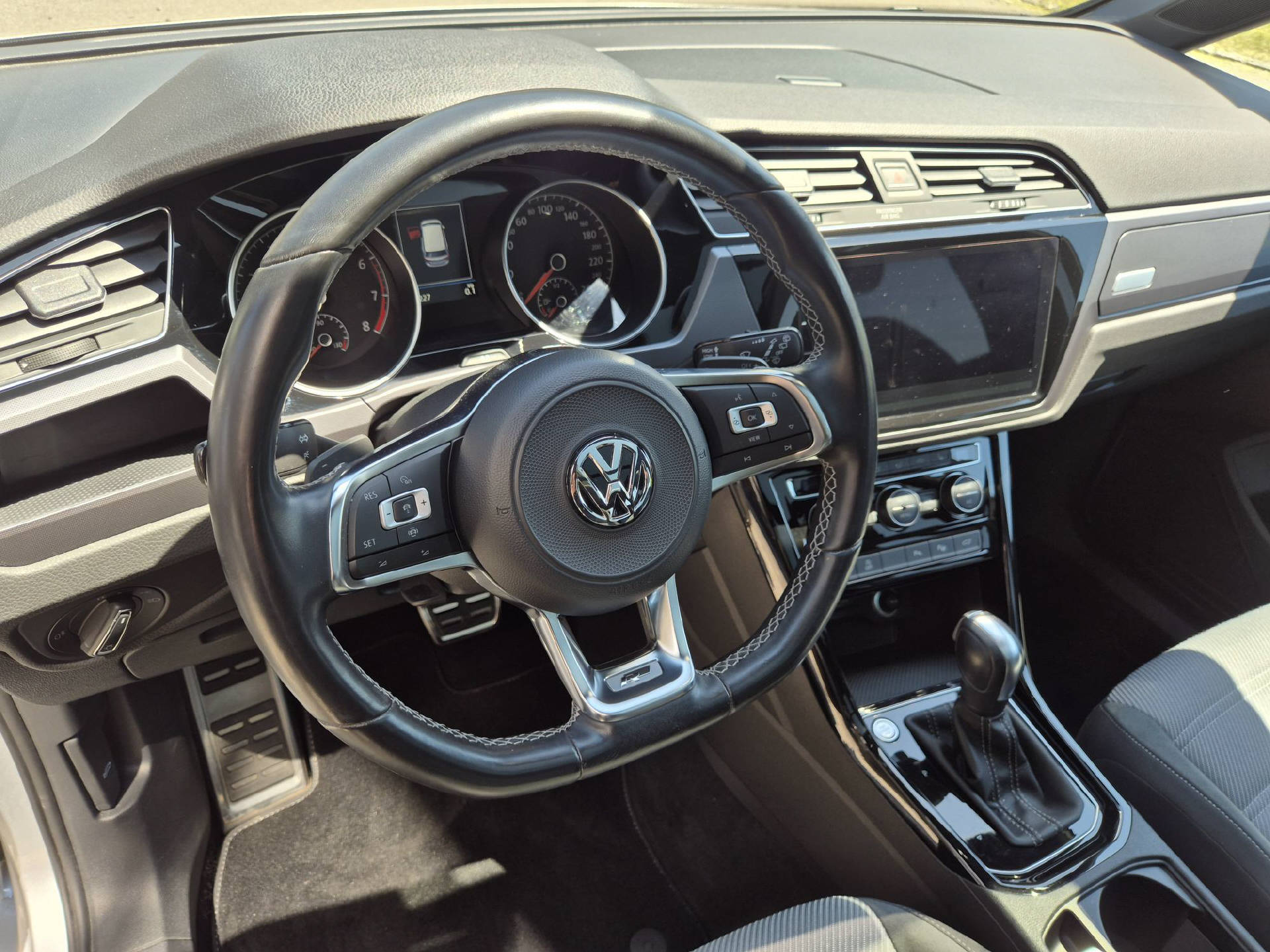 VW Touran 1.5 TSI Highline DSG R-Line 7P-image-8