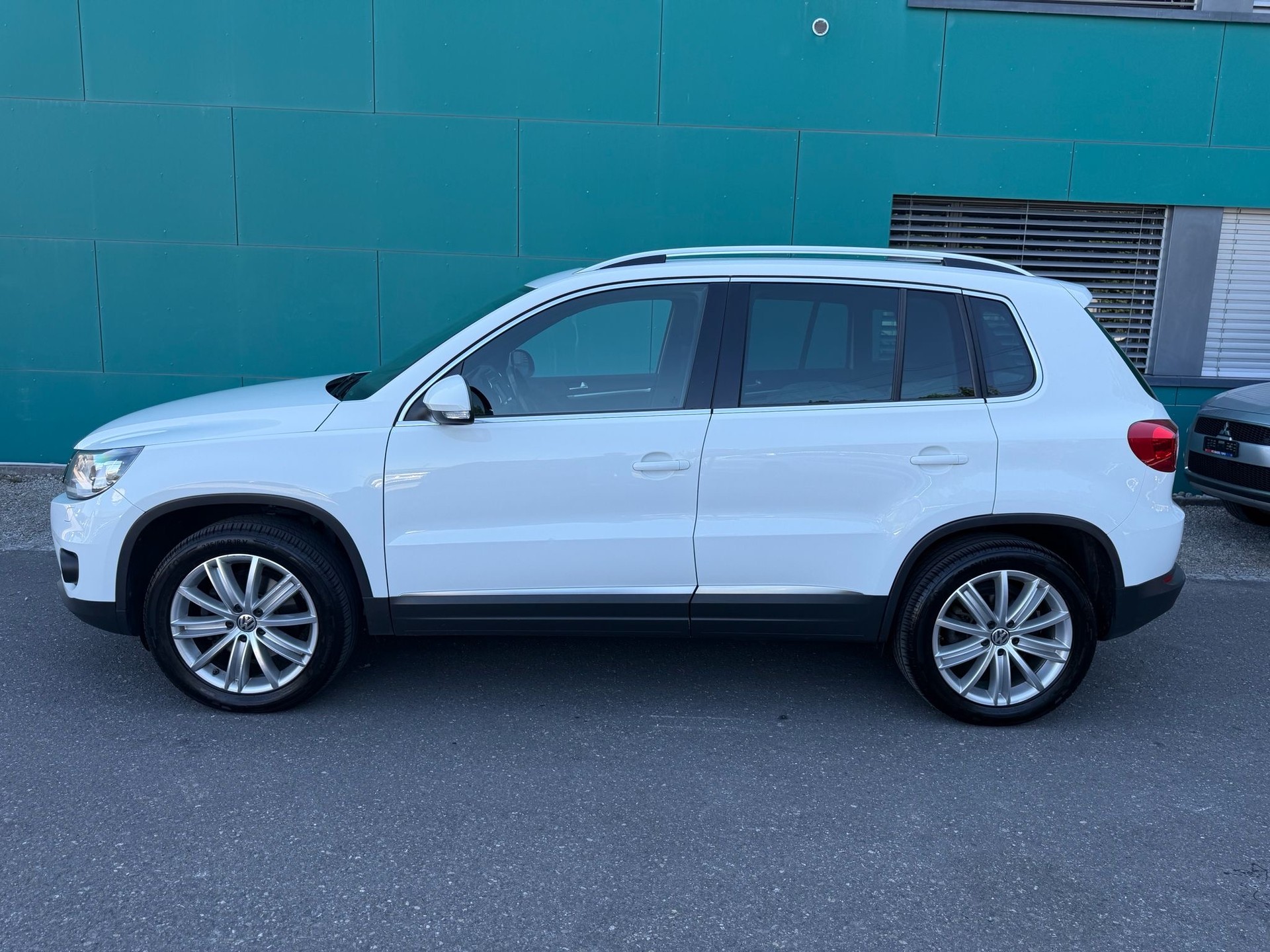 VW Tiguan 2.0 TDI BlueMotion Sport&Style 4Motion DSG-image-3