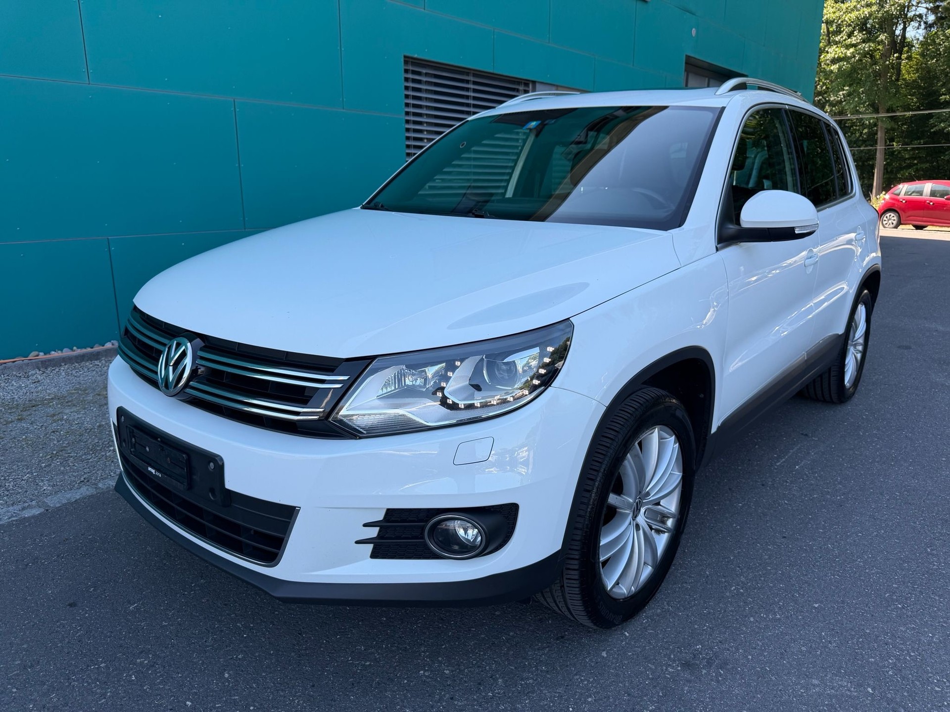 VW Tiguan 2.0 TDI BlueMotion Sport&Style 4Motion DSG-image-2