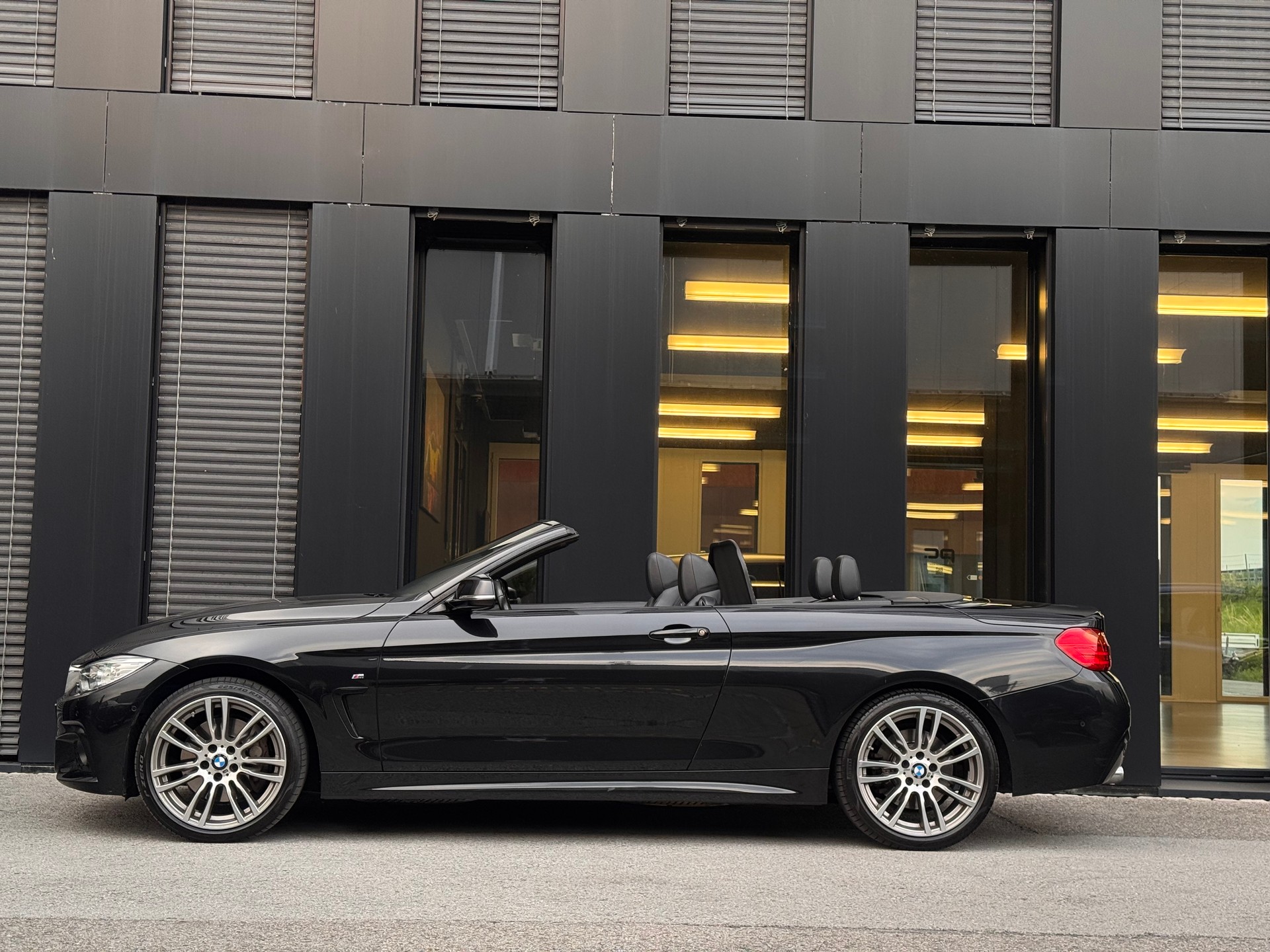 BMW 435i Cabriolet xDrive M Sport Steptronic-image-3