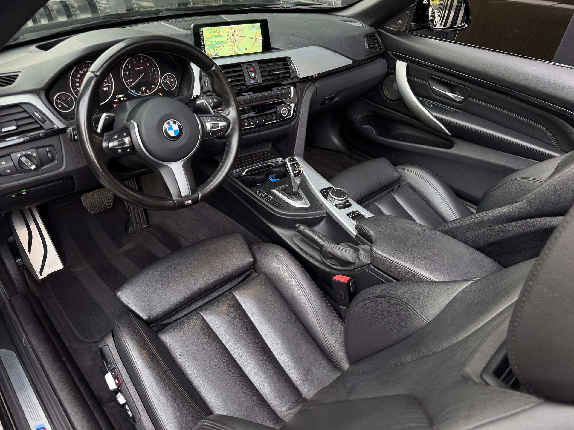 BMW 435i Cabriolet xDrive M Sport Steptronic-image-12