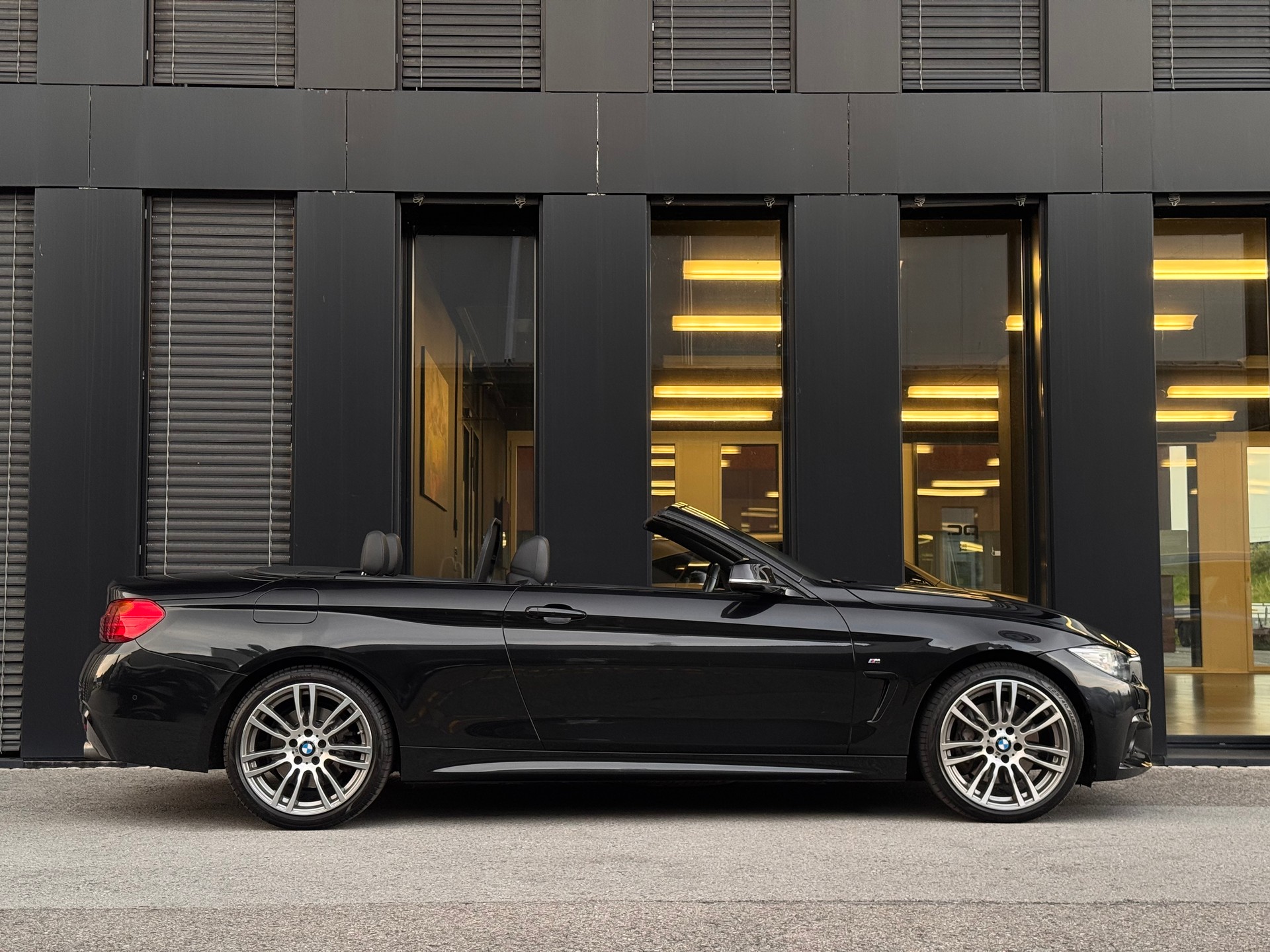 BMW 435i Cabriolet xDrive M Sport Steptronic-image-9