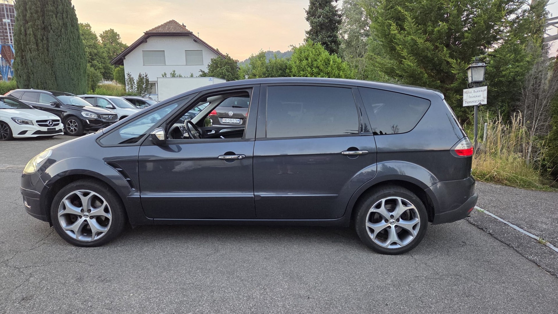FORD S-Max 2.0i Titanium-image-0