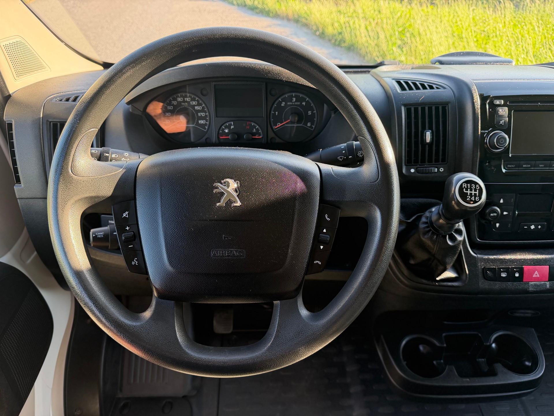 PEUGEOT Boxer 2.0 HDI 335 Allure s/s L2H2-image-11