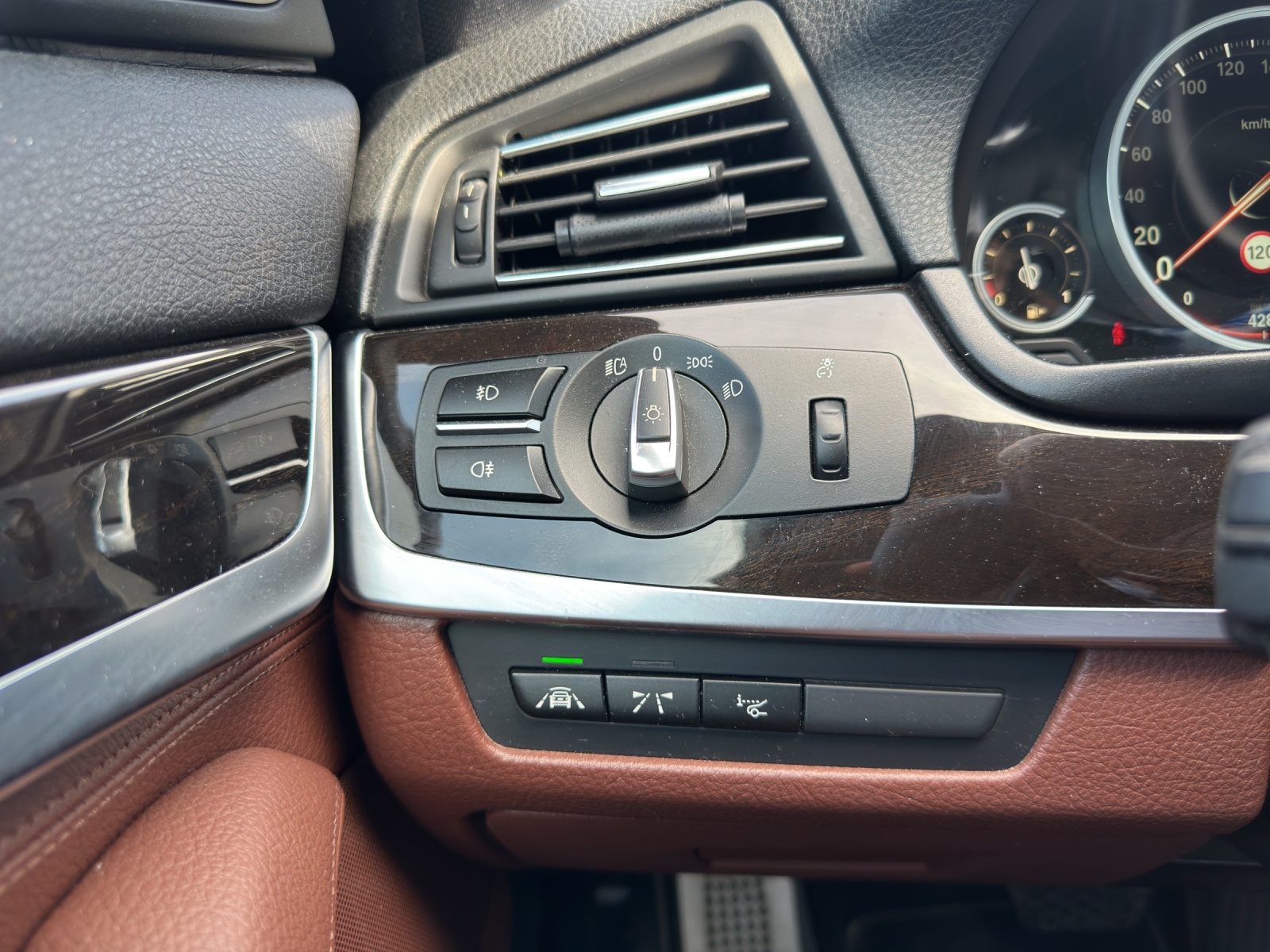 BMW 535d Touring xDrive Luxury Line Steptronic-image-16