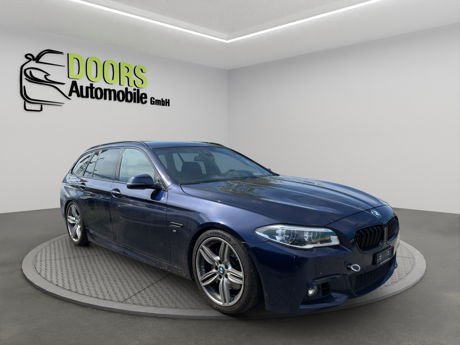 BMW 535d Touring xDrive Luxury Line Steptronic-image-0
