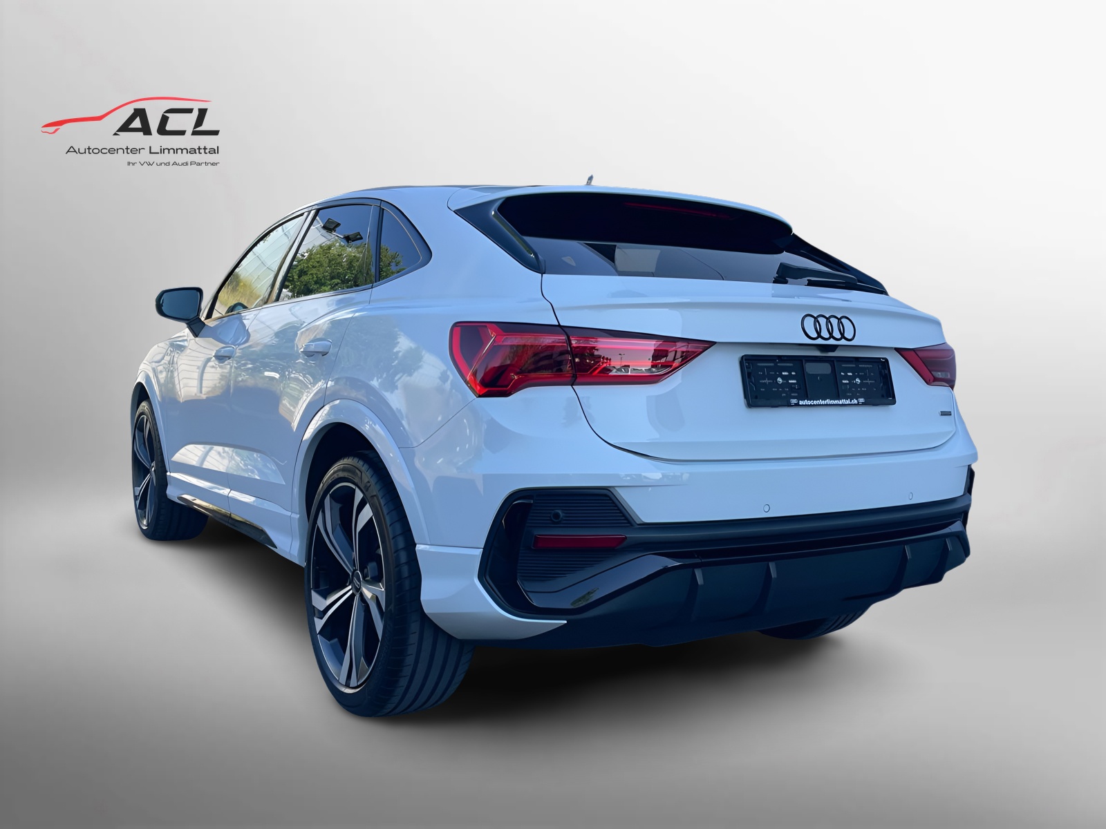 AUDI Q3 Sportback 40 TFSI S line quattro S-tronic-image-8