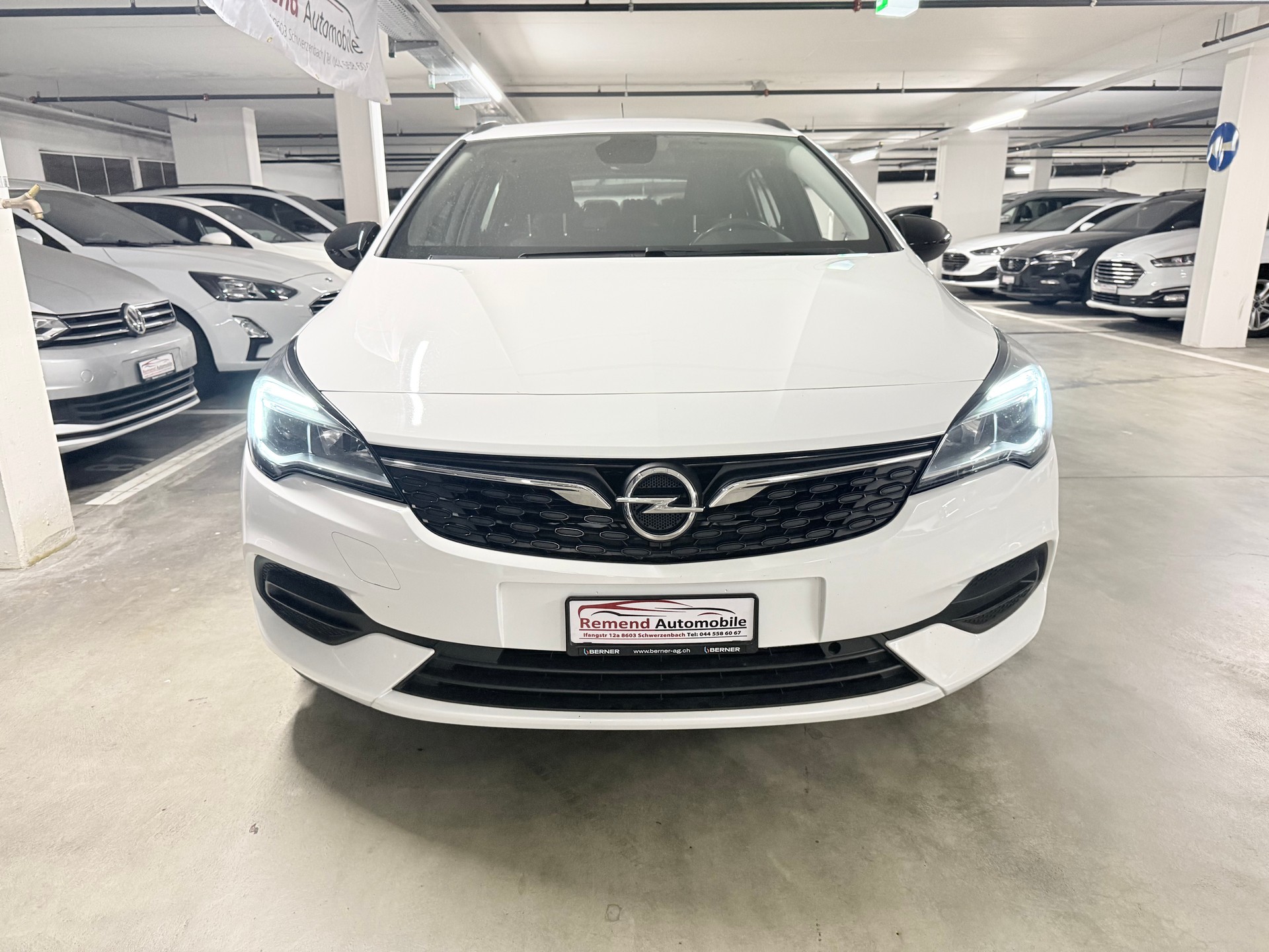OPEL Astra Sports Tourer 1.2i Turbo Edition-image-2