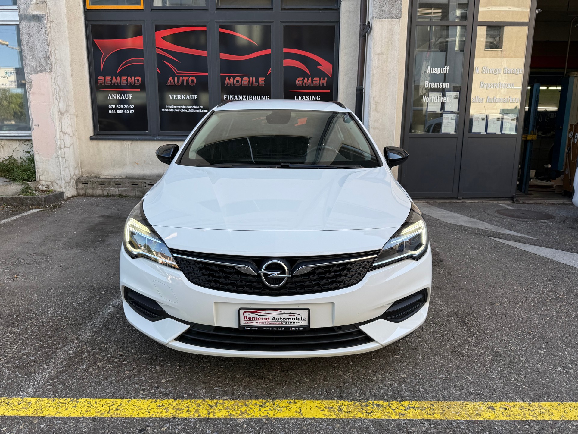 OPEL Astra Sports Tourer 1.2i Turbo Edition-image-1