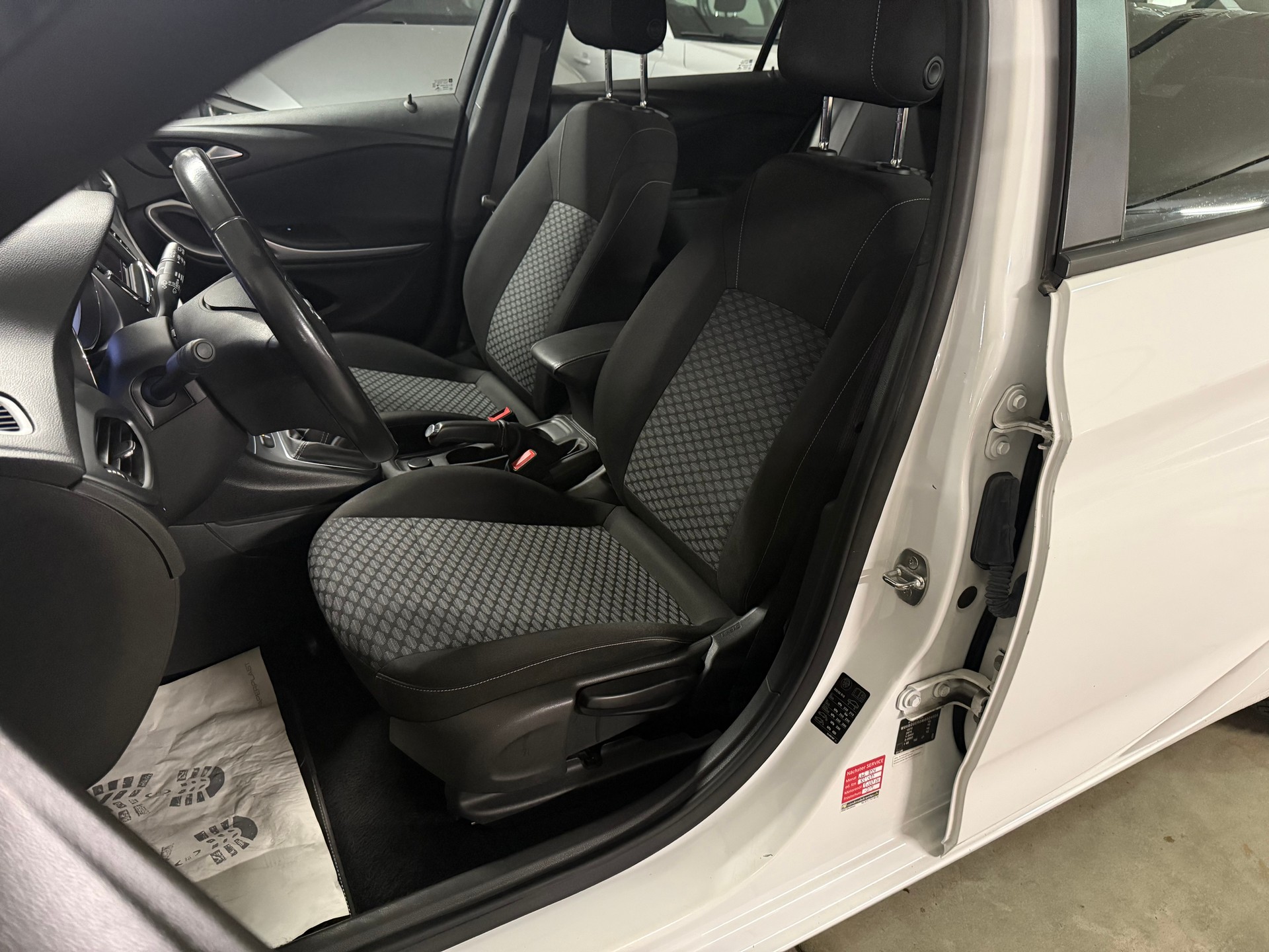 OPEL Astra Sports Tourer 1.2i Turbo Edition-image-9