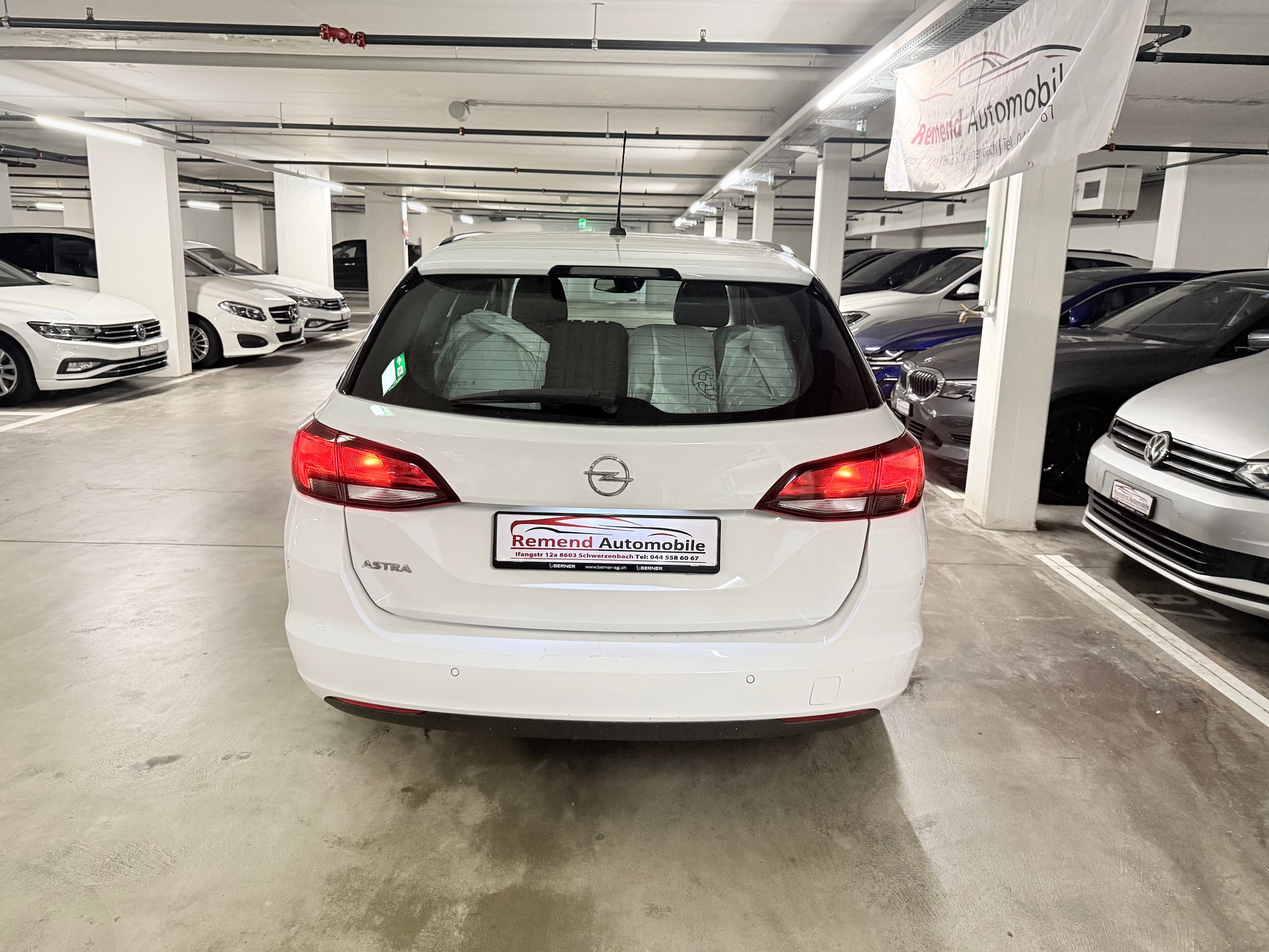 OPEL Astra Sports Tourer 1.2i Turbo Edition-image-6