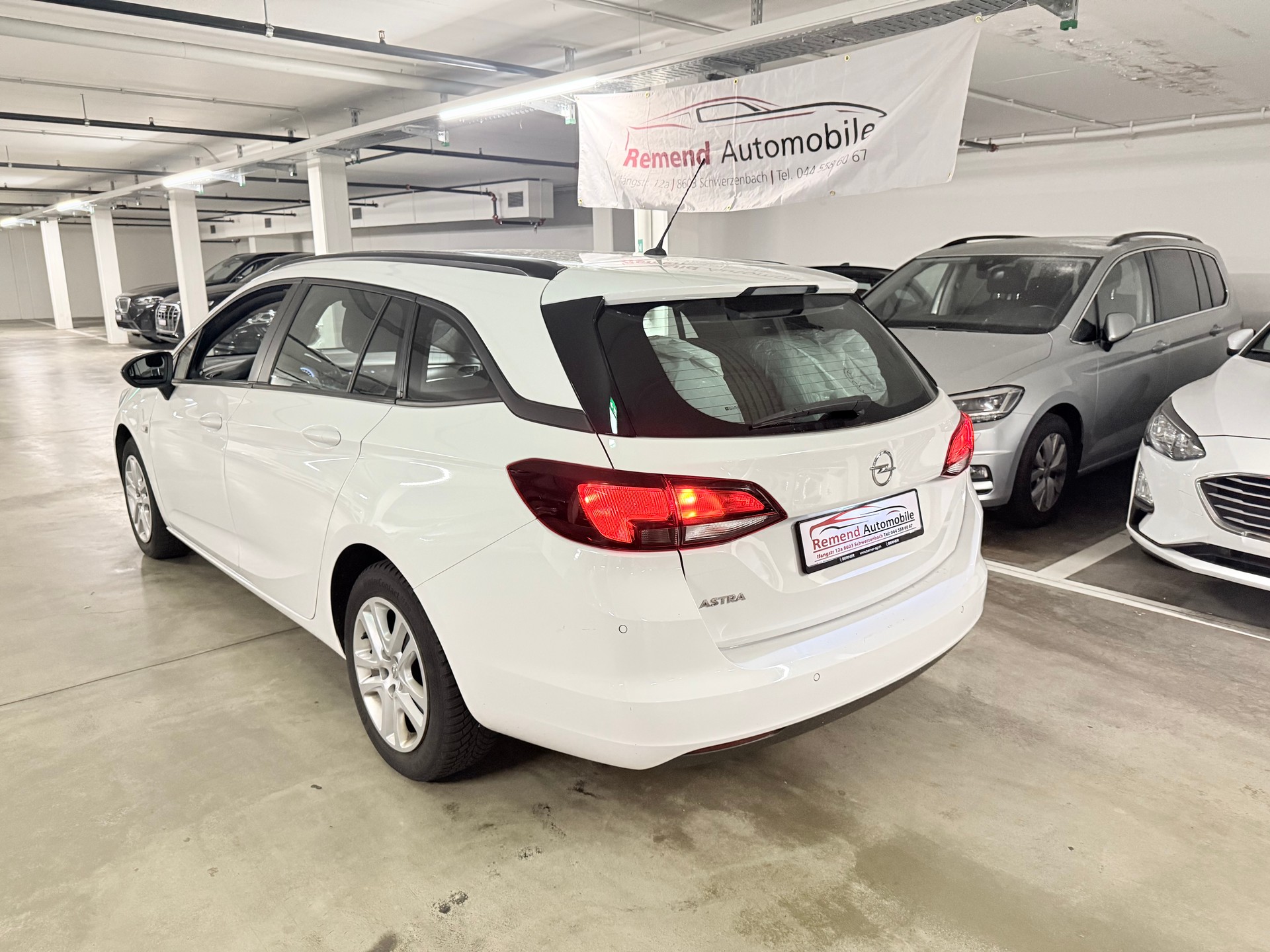 OPEL Astra Sports Tourer 1.2i Turbo Edition-image-5