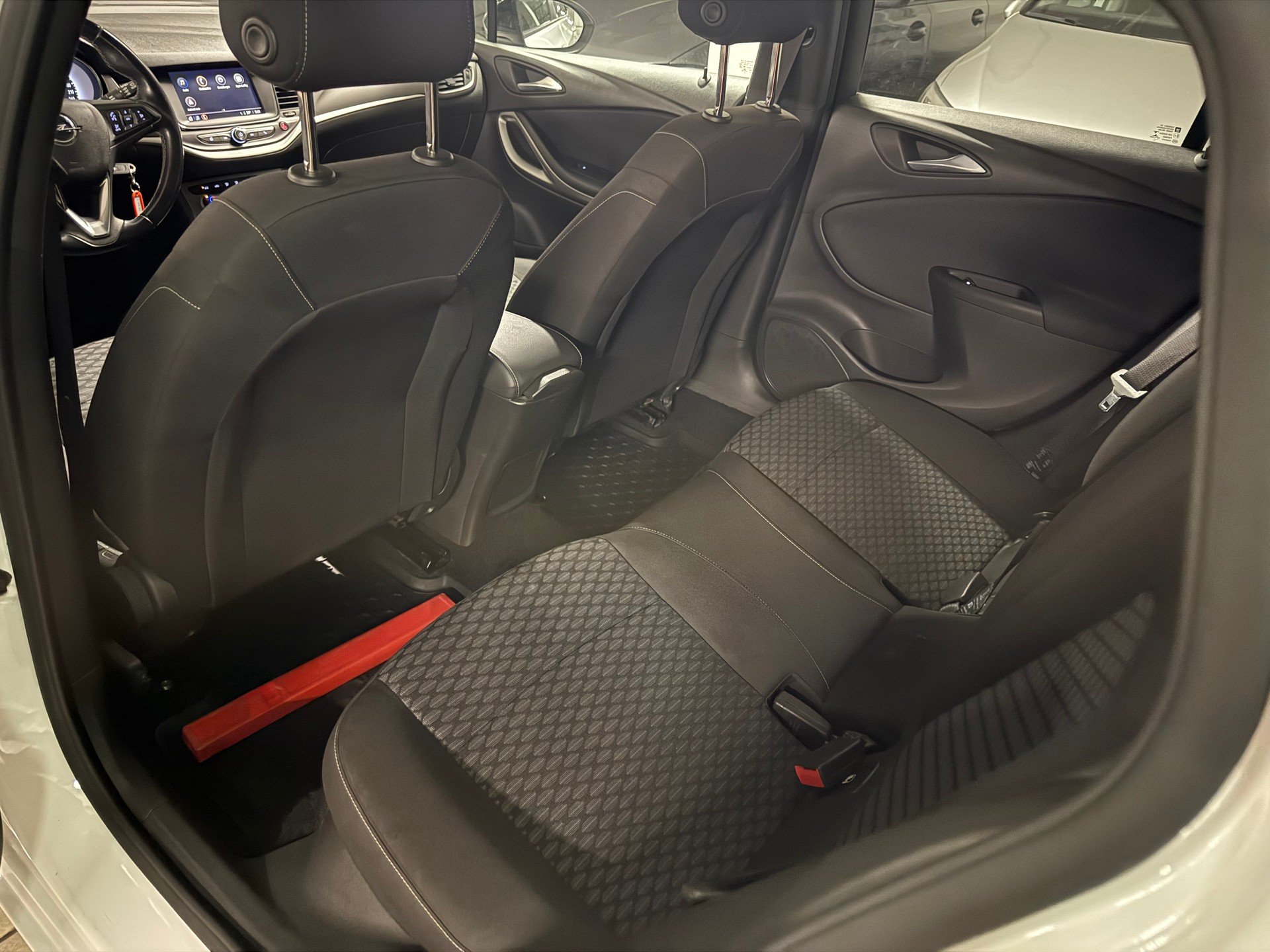 OPEL Astra Sports Tourer 1.2i Turbo Edition-image-10