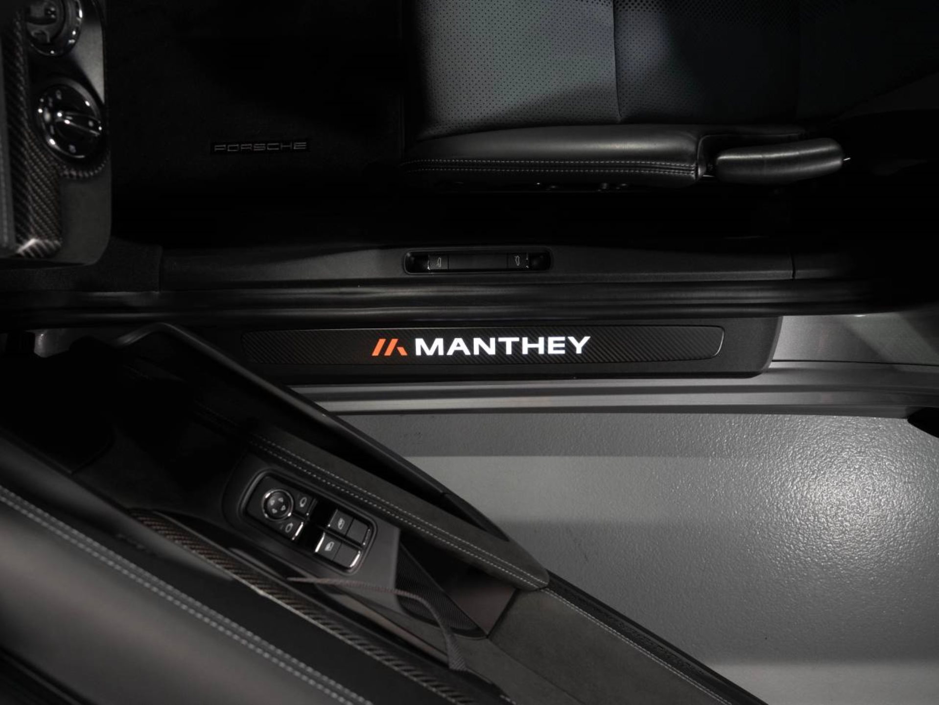 PORSCHE 718 Cayman GT4 RS (MY22)-image-7