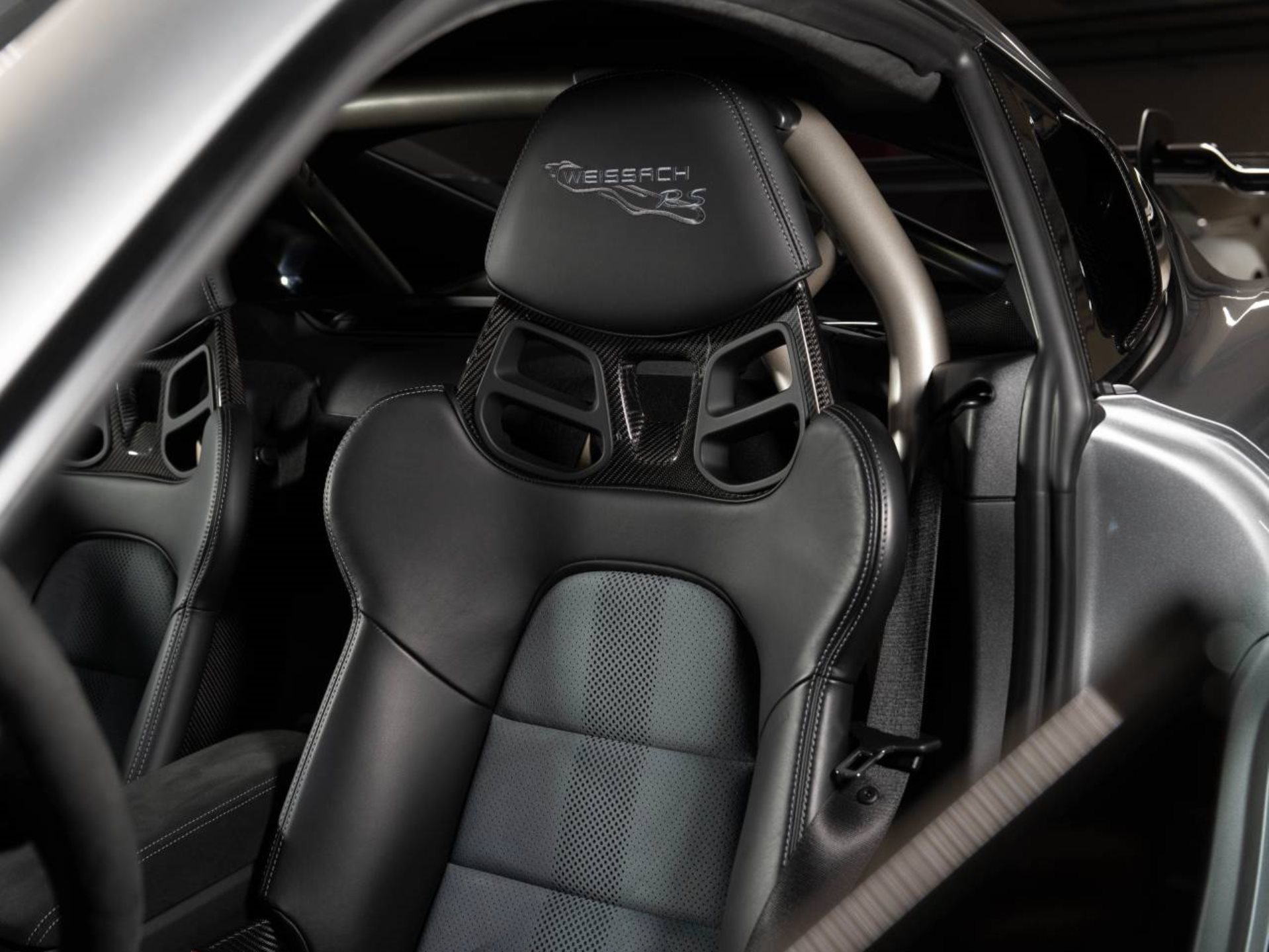 PORSCHE 718 Cayman GT4 RS (MY22)-image-19