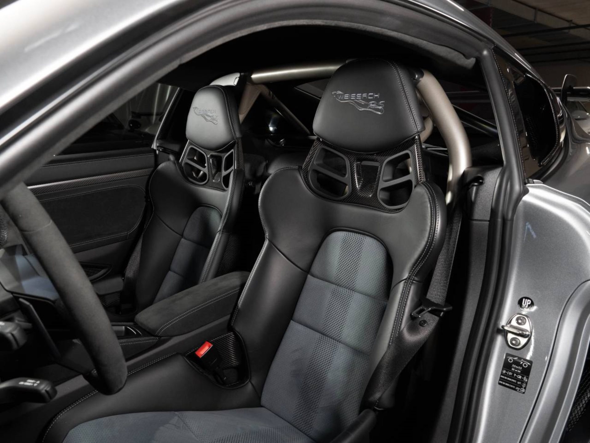 PORSCHE 718 Cayman GT4 RS (MY22)-image-21