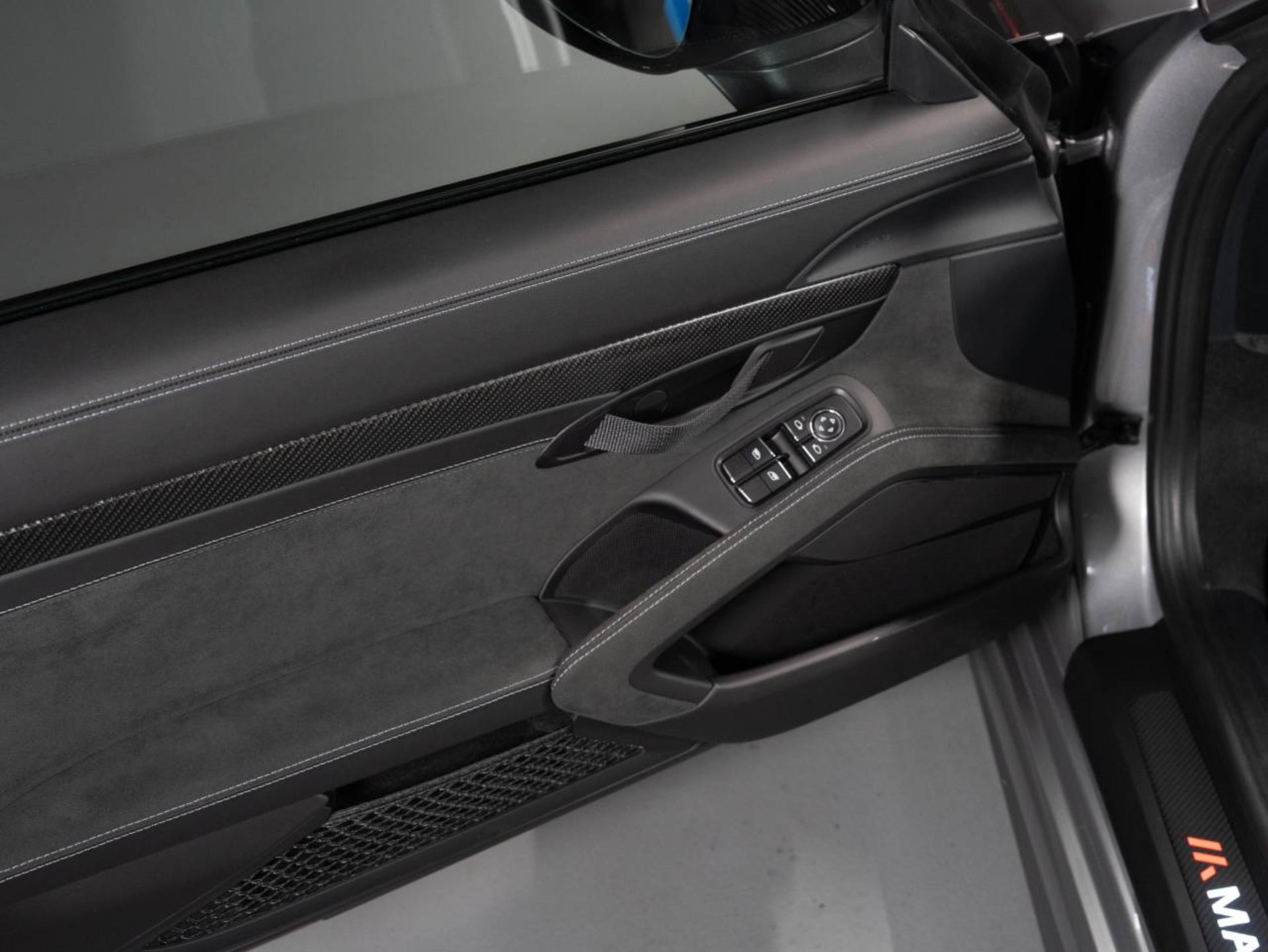 PORSCHE 718 Cayman GT4 RS (MY22)-image-10