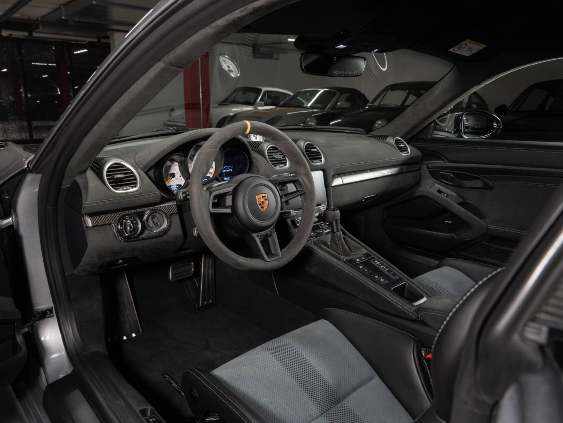 PORSCHE 718 Cayman GT4 RS (MY22)-image-6