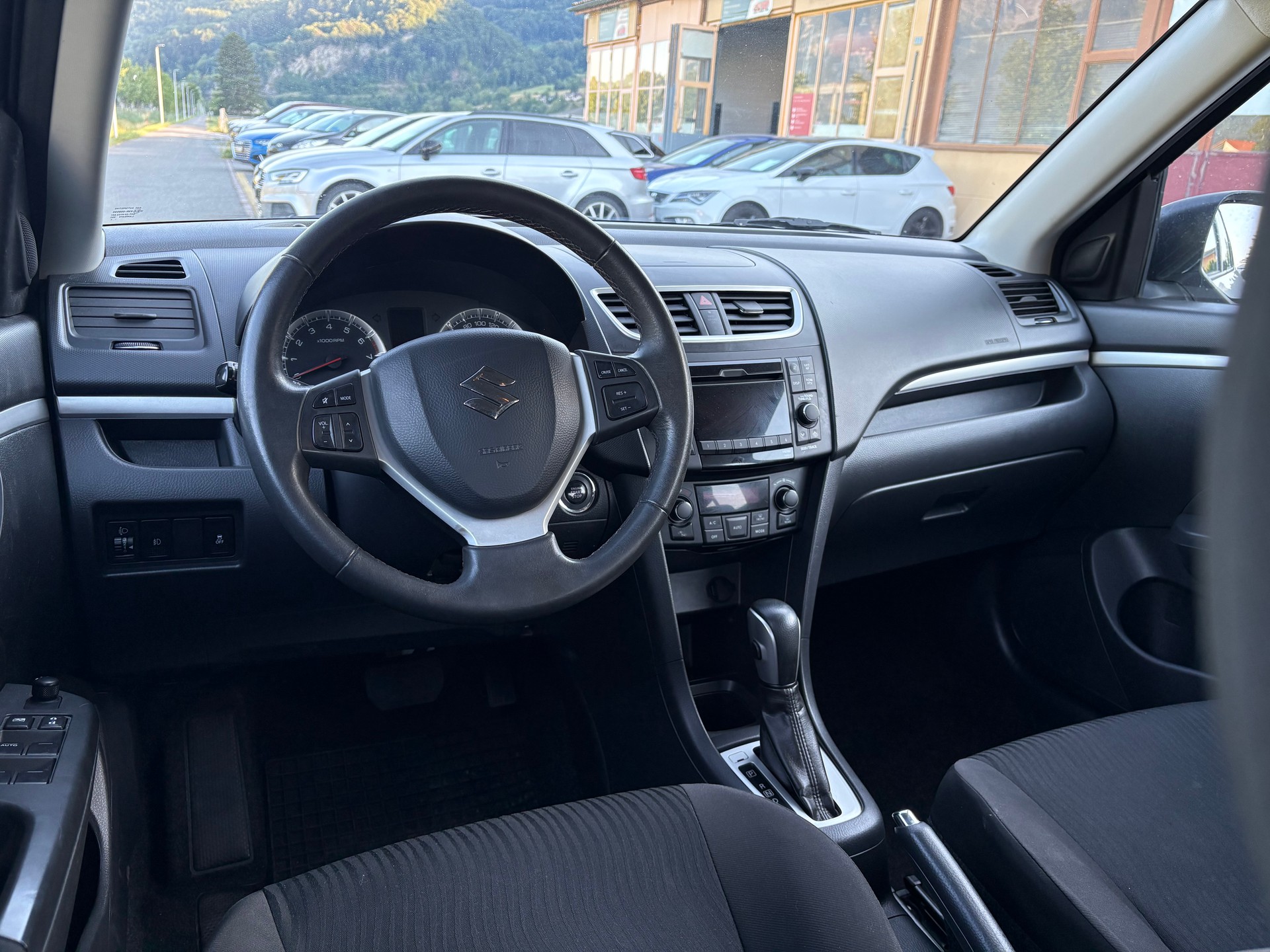 SUZUKI Swift 1.2i 16V GL Automatic-image-7