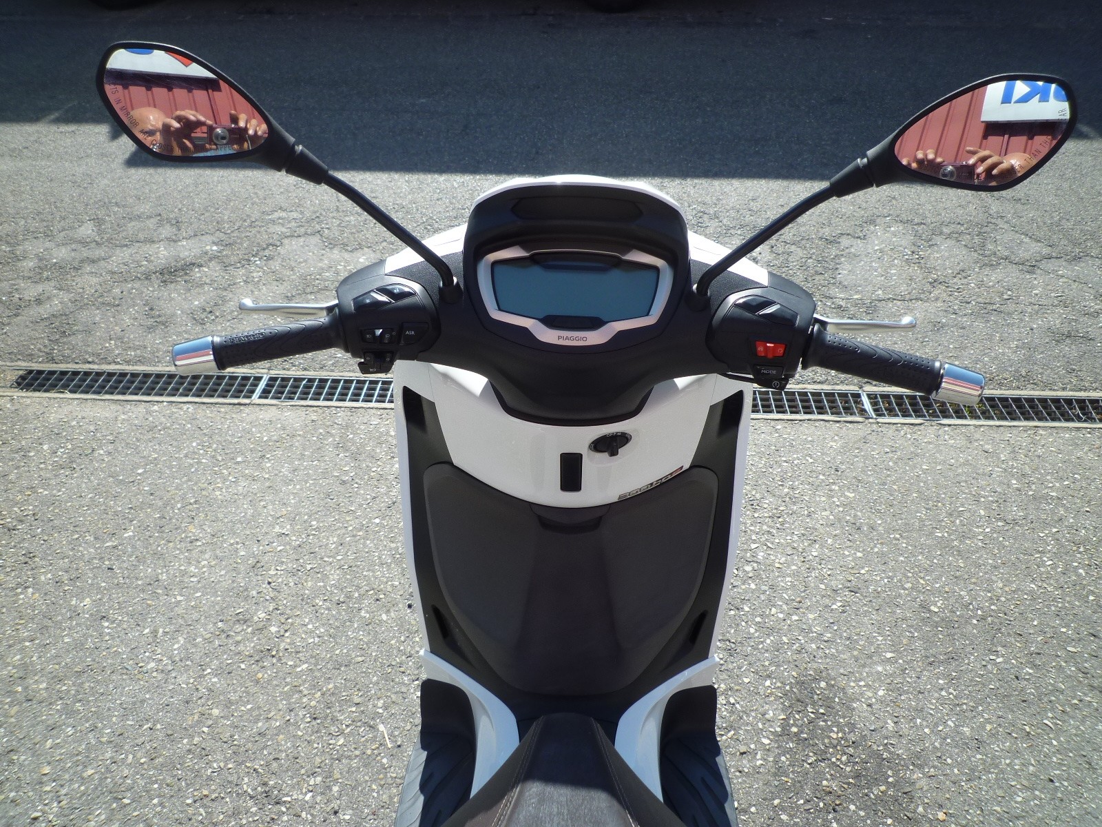PIAGGIO Beverly 300-image-1