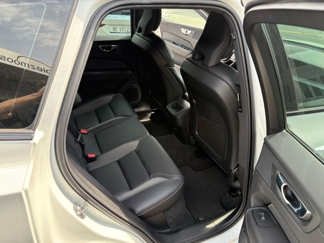 VOLVO XC60 2.0 B4 MH R-Design AWD-image-7