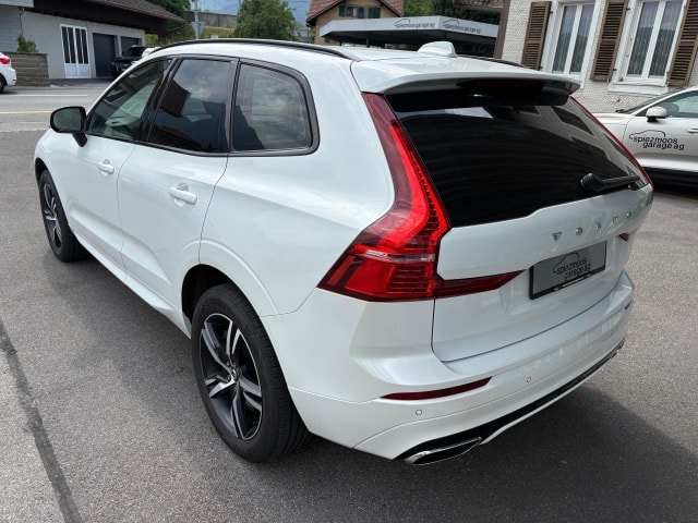 VOLVO XC60 2.0 B4 MH R-Design AWD-image-2