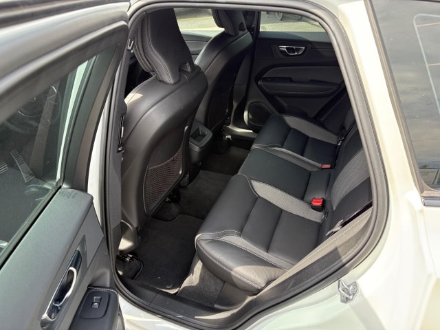 VOLVO XC60 2.0 B4 MH R-Design AWD-image-6