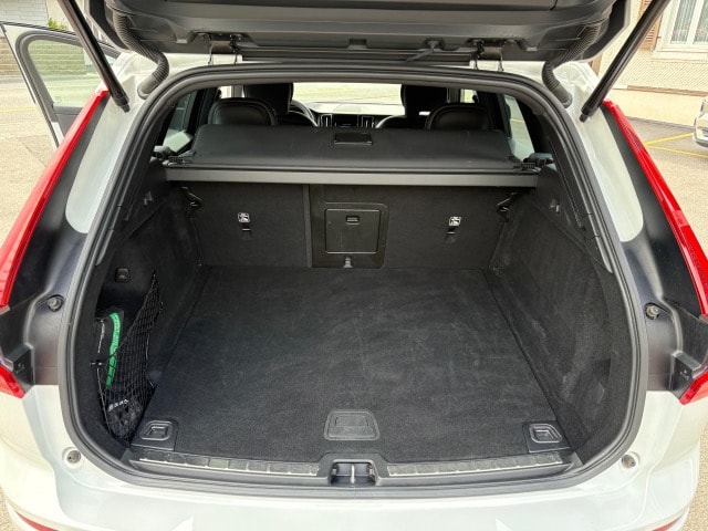 VOLVO XC60 2.0 B4 MH R-Design AWD-image-8