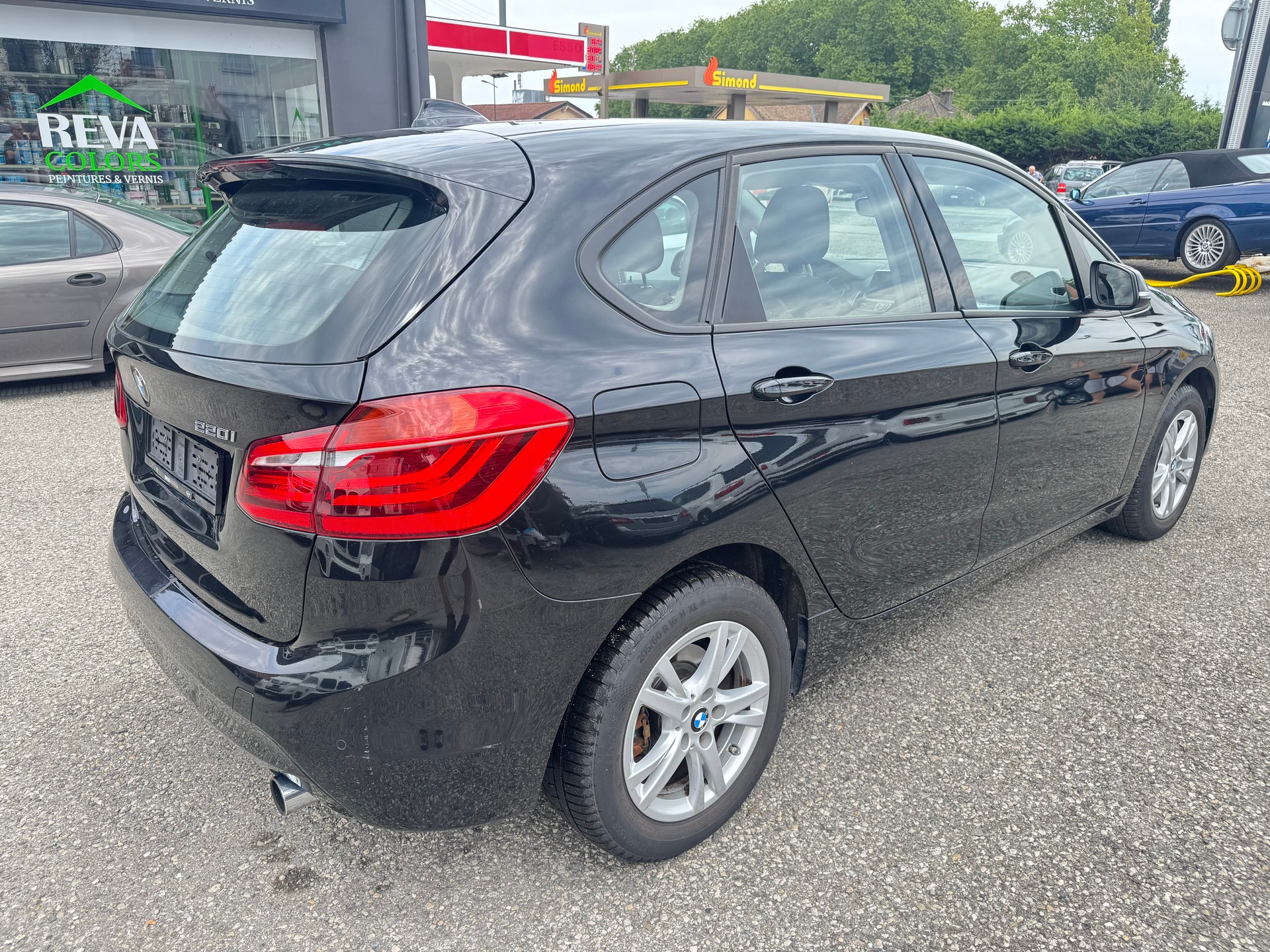 BMW 220i Active Tourer Steptronic-image-2