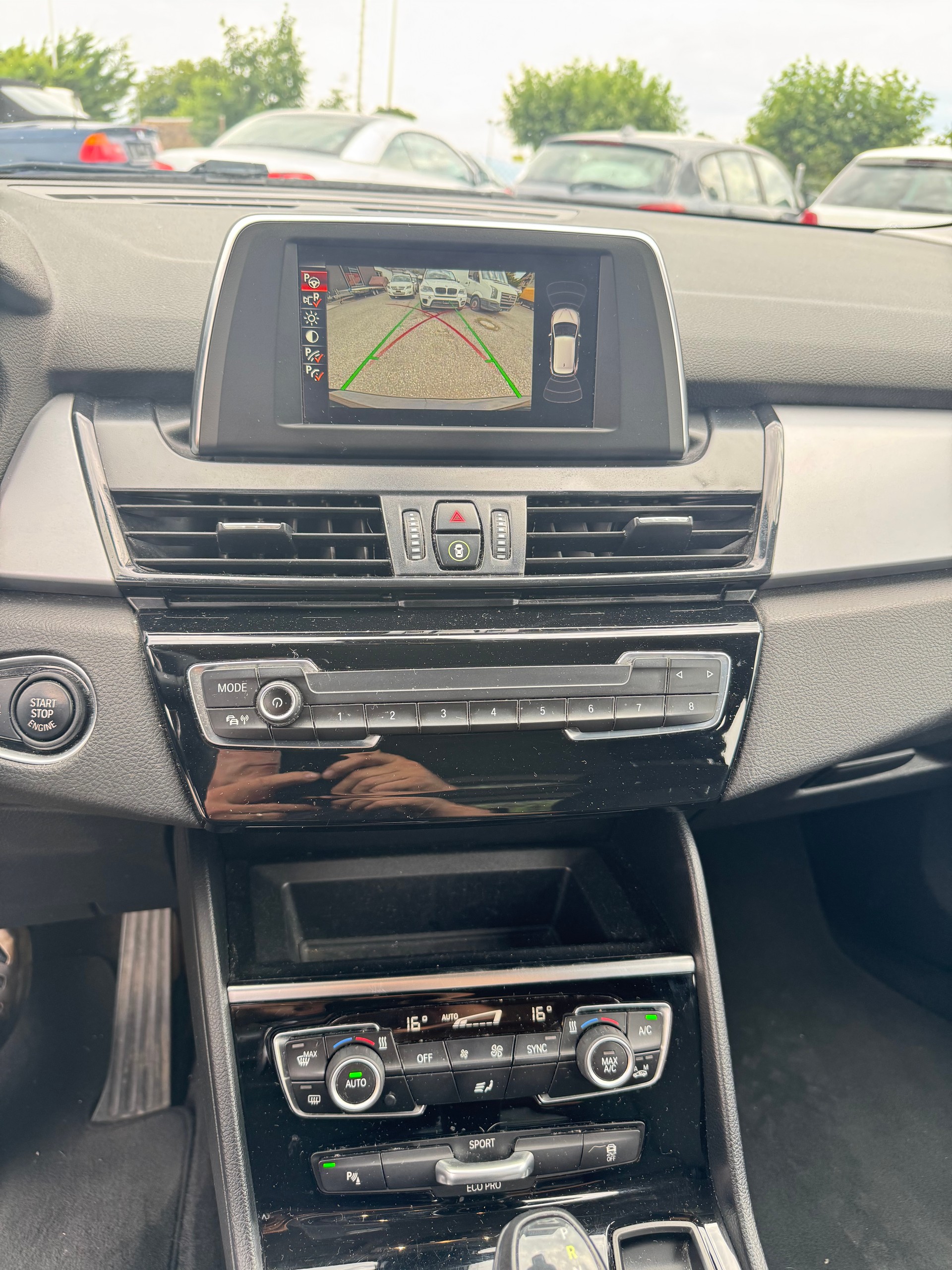 BMW 220i Active Tourer Steptronic-image-4
