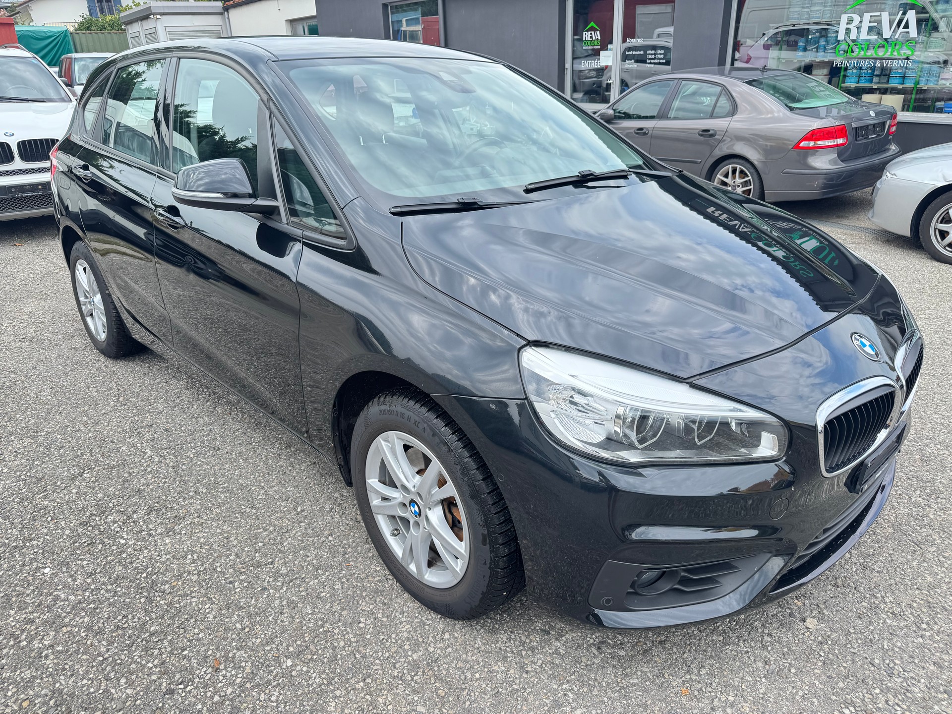 BMW 220i Active Tourer Steptronic-image-1