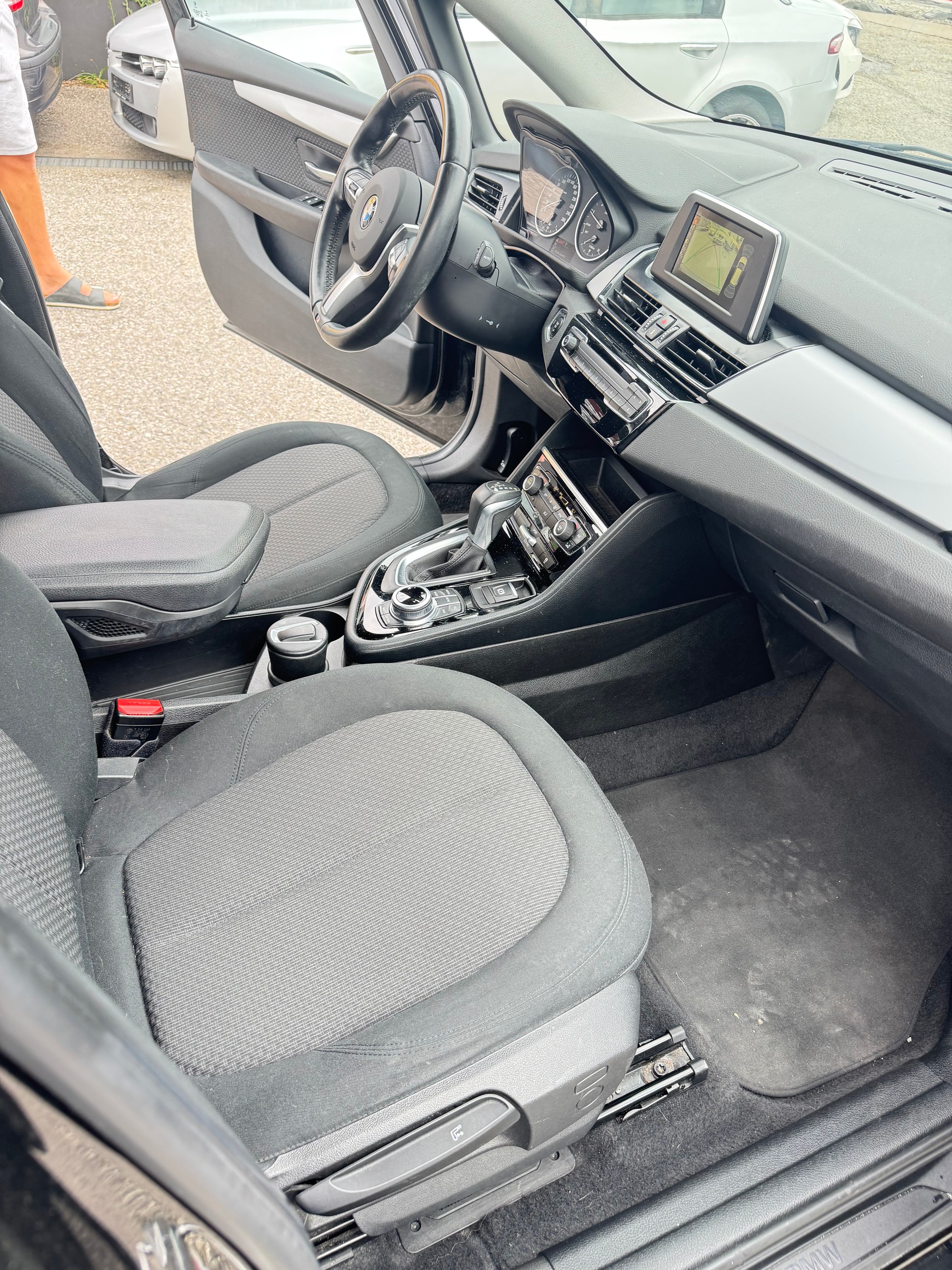 BMW 220i Active Tourer Steptronic-image-7