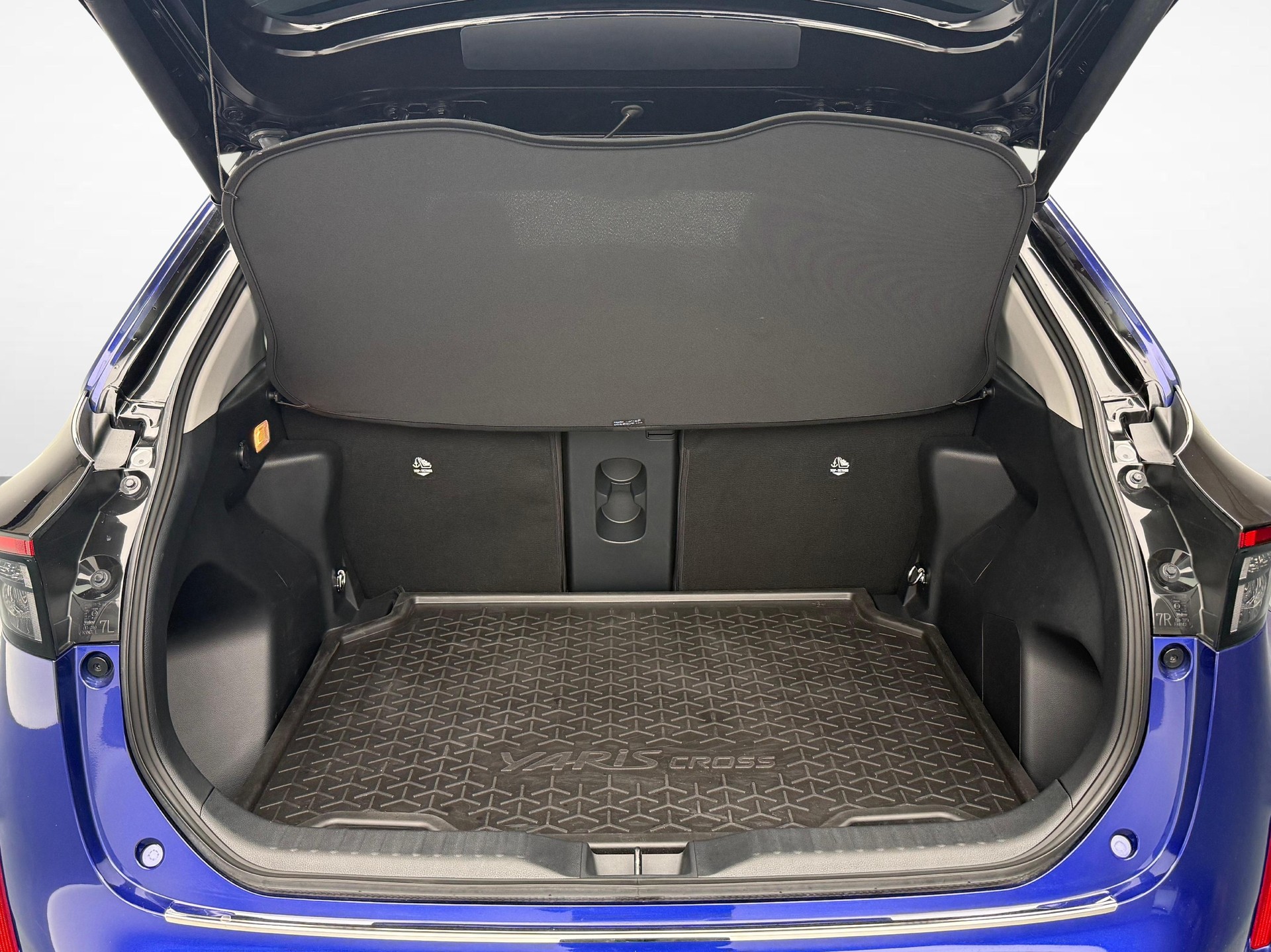 TOYOTA Yaris Cross 1.5 VVT-i HSD Premium AWD-i-image-11